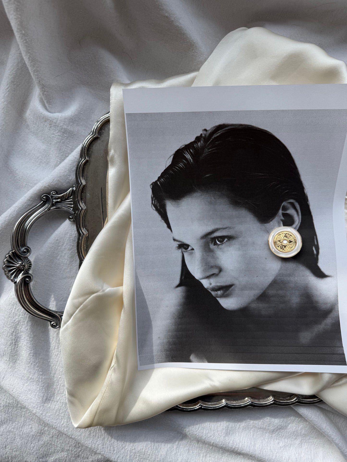 Vintage Clip-On Earrings – Gold & Mother of Pearl Look