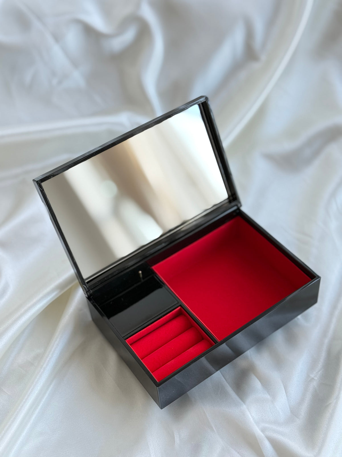 Vintage Japanese Lacquered Musical Jewelry Box
