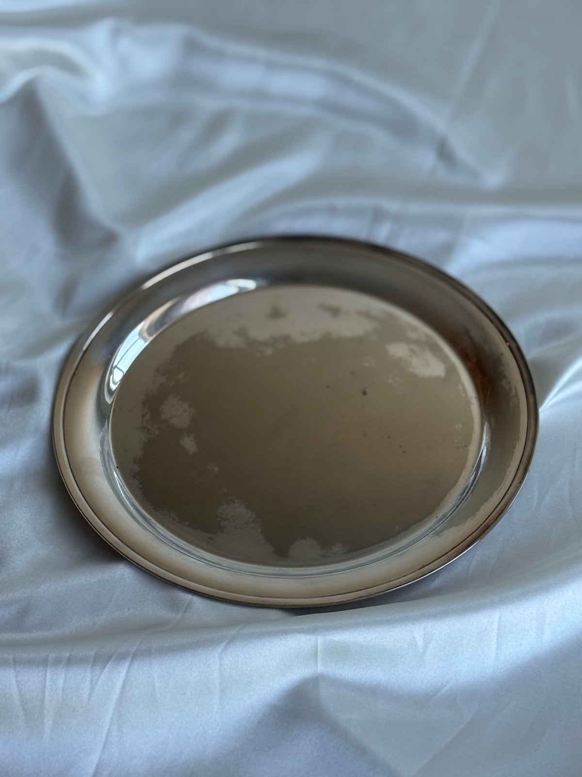 Vintage Silver Plated Round Vanity Tray – Minimalist Jewelry & Perfume Display