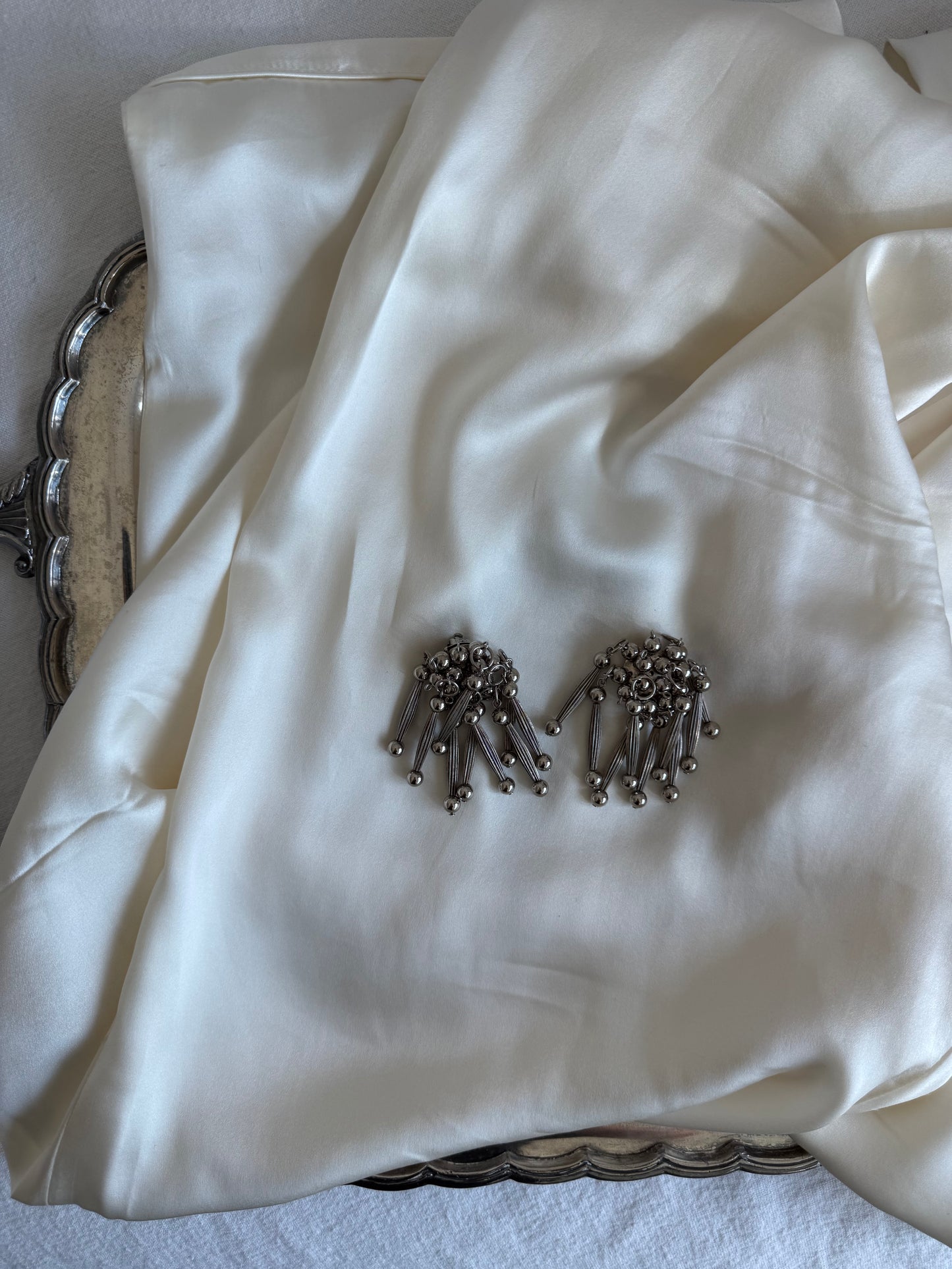Vintage Silver-Tone Clip-On Earrings – Statement Dangle Design