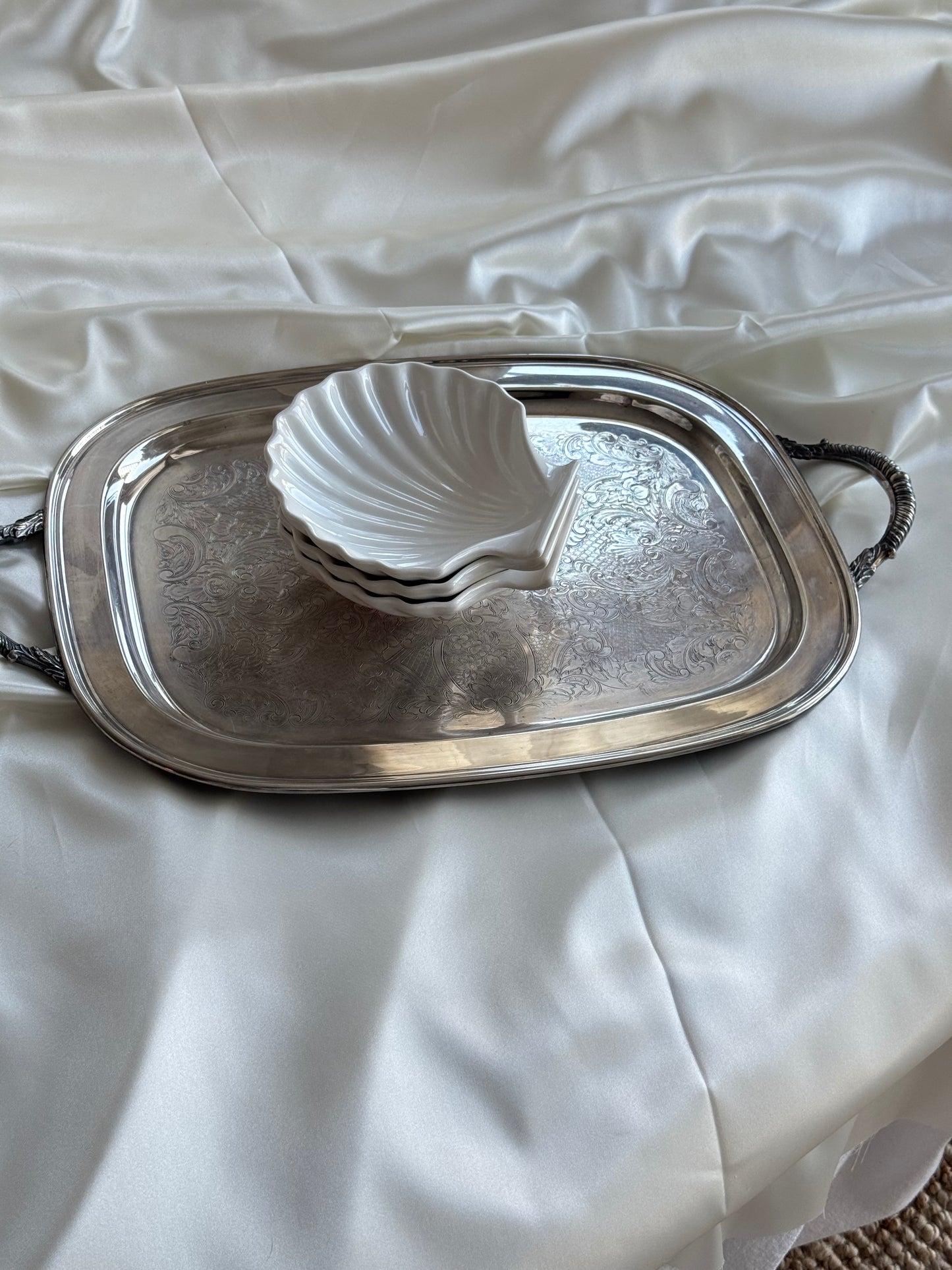 Vintage White Ceramic Shell Bowls – Set of 3