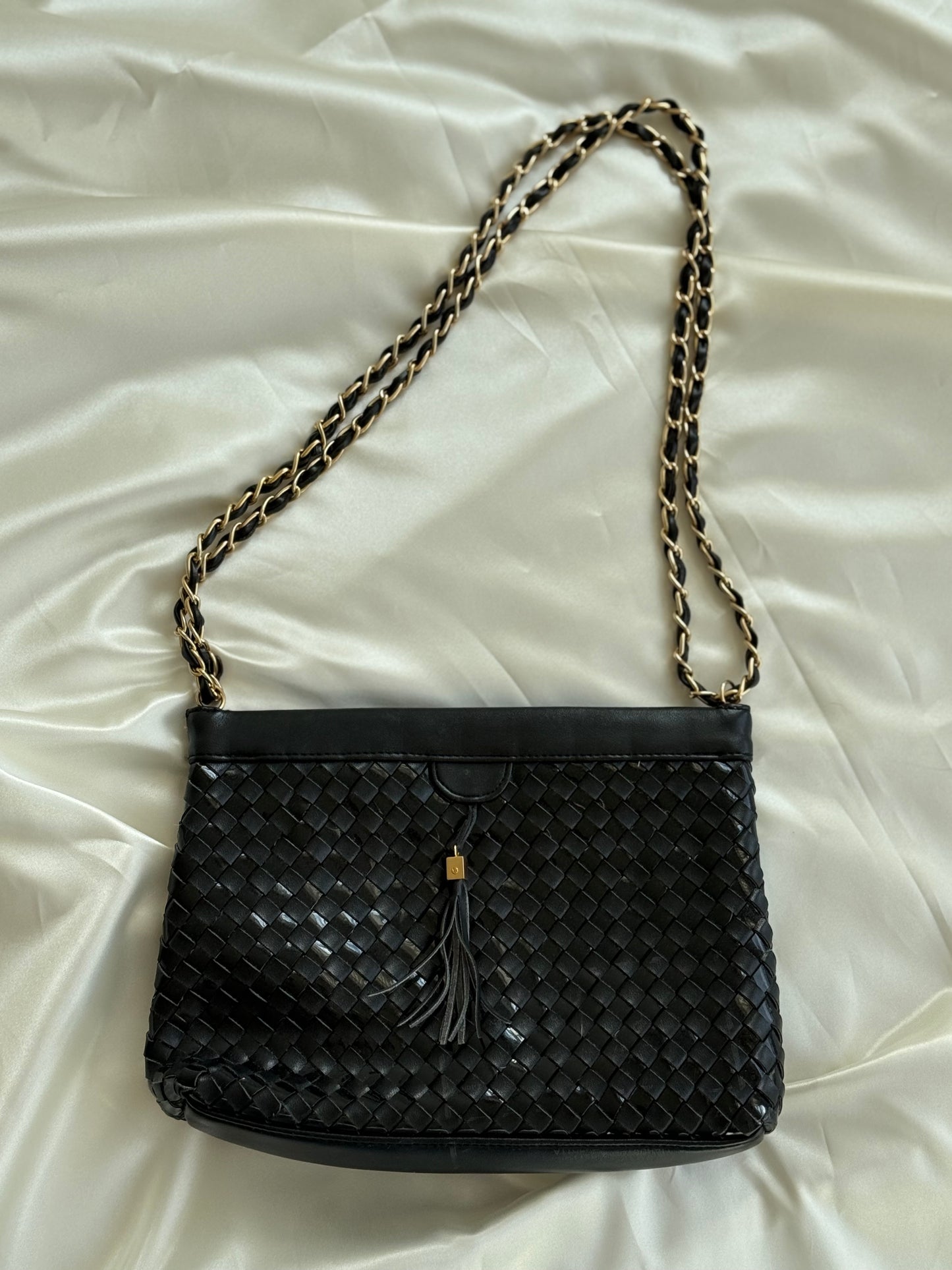 Vintage Woven Shoulder Bag – Black with Gold Chain Strap