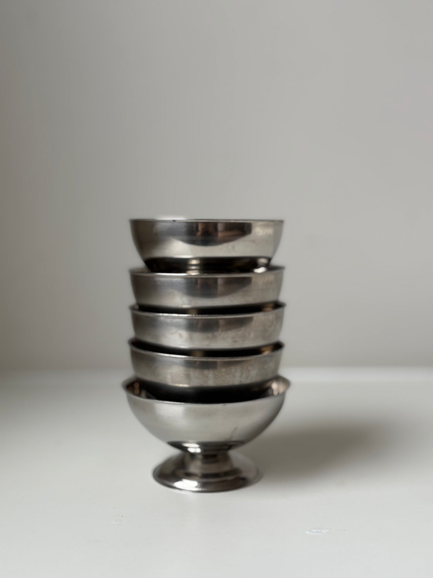 Set of 5 Stainless Steel Serving Bowls with Mother-of-Pearl Spoons