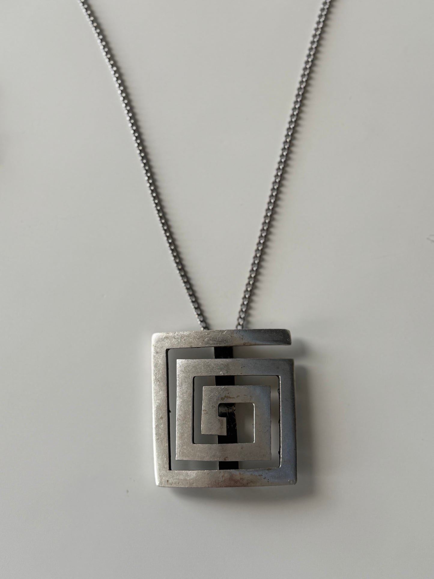 Vintage Geometric Pendant Necklace – Long Chain