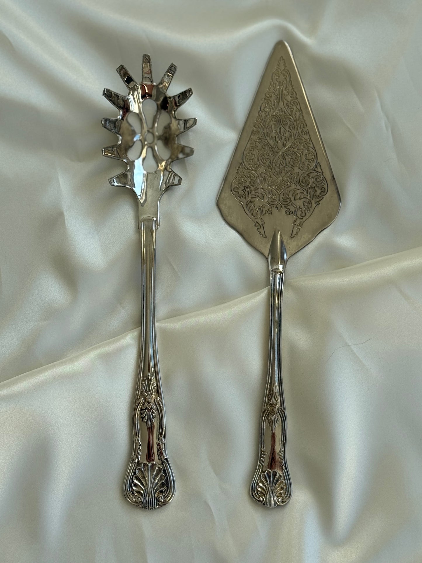 Vintage Silver-Plated Cake Server & Pasta Server Set shell details