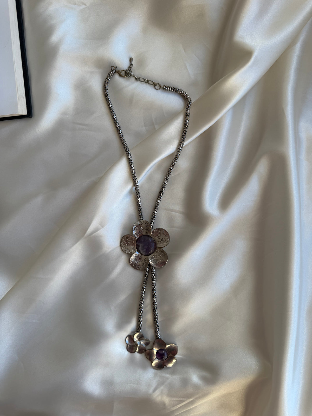 Vintage Silver-Tone Floral Lariat Necklace with Purple Stone