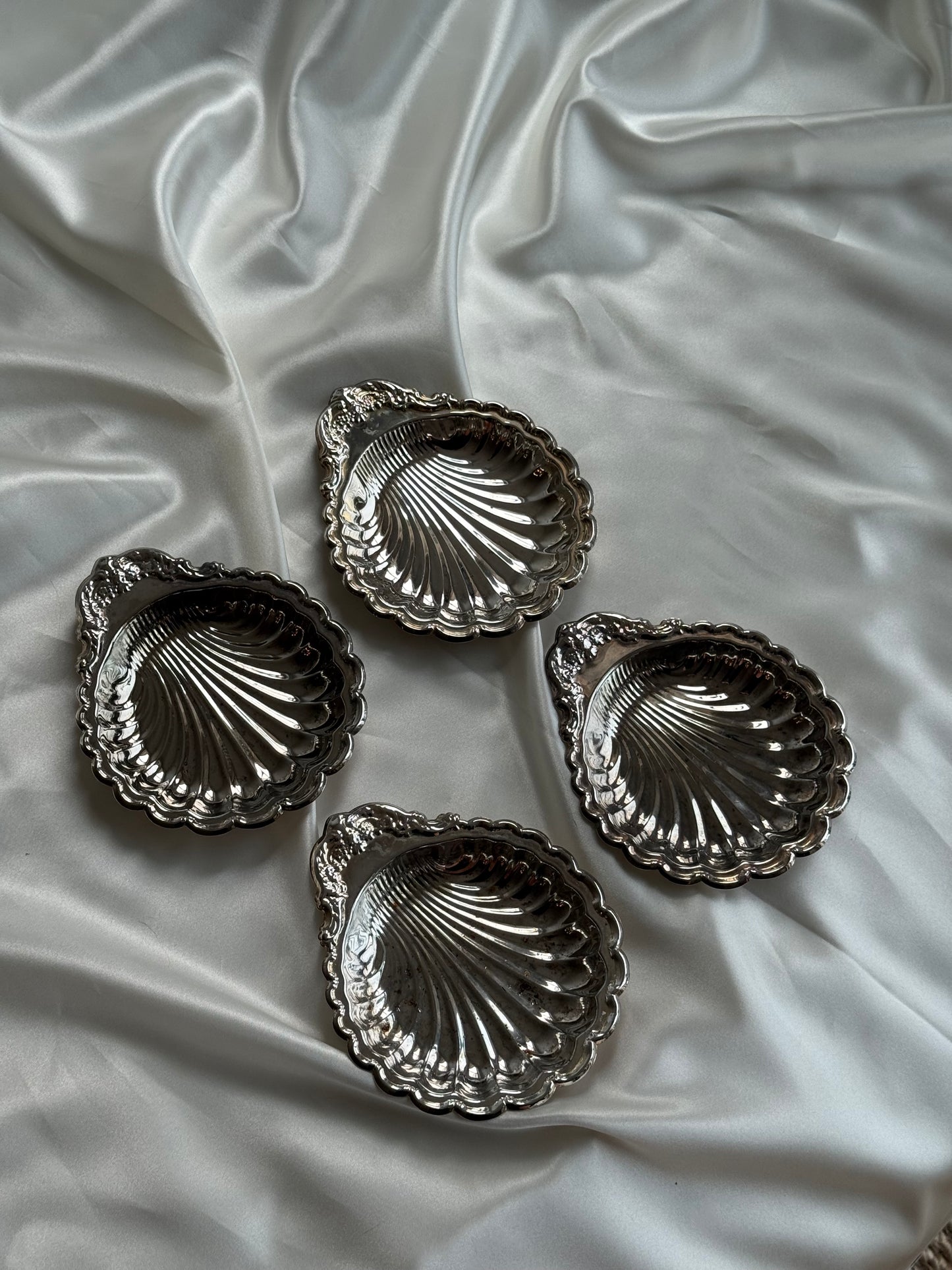 Vintage Shell-Shaped Trinket Dishes — Set of 4
