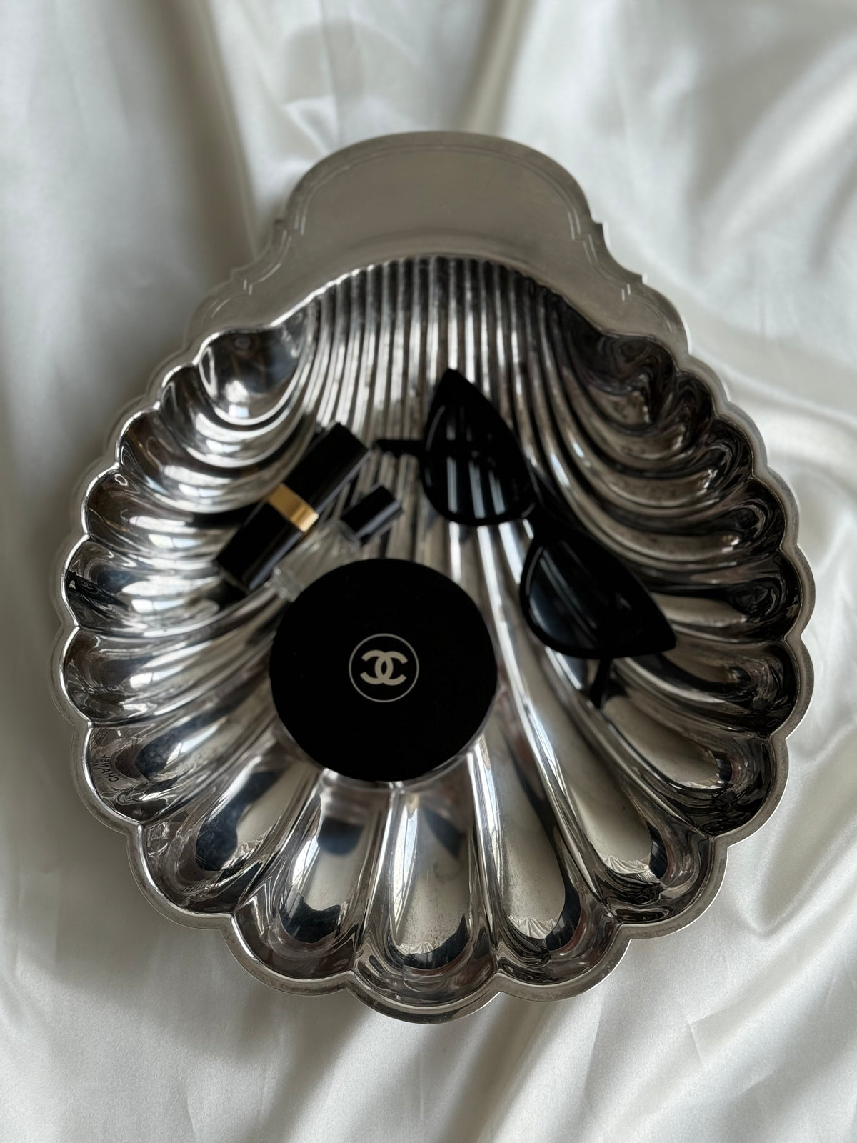 Vintage Rogers Silver-Plated Scallop Shell Serving Dish – Large 12”