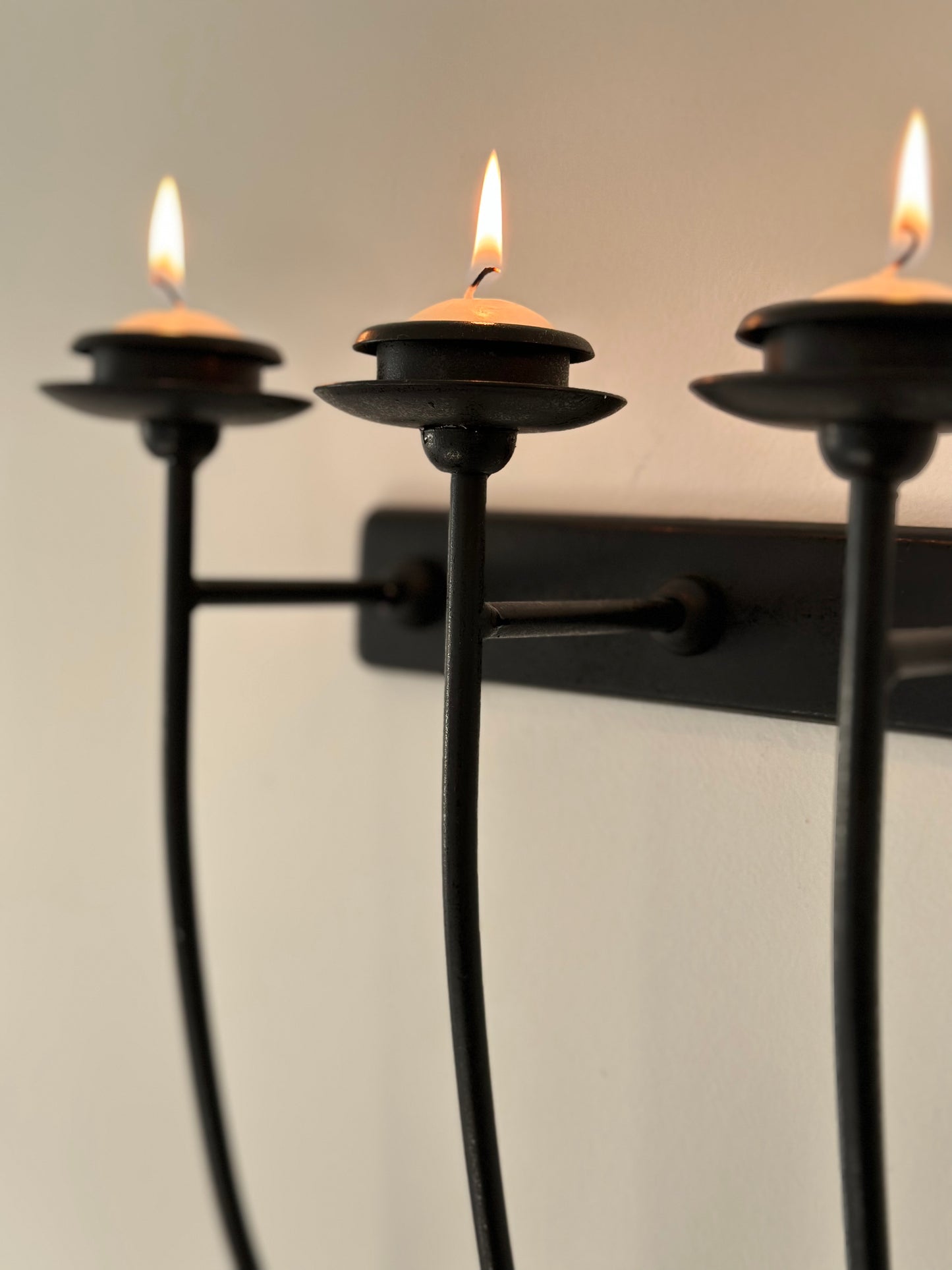 Metal candleholder sconce