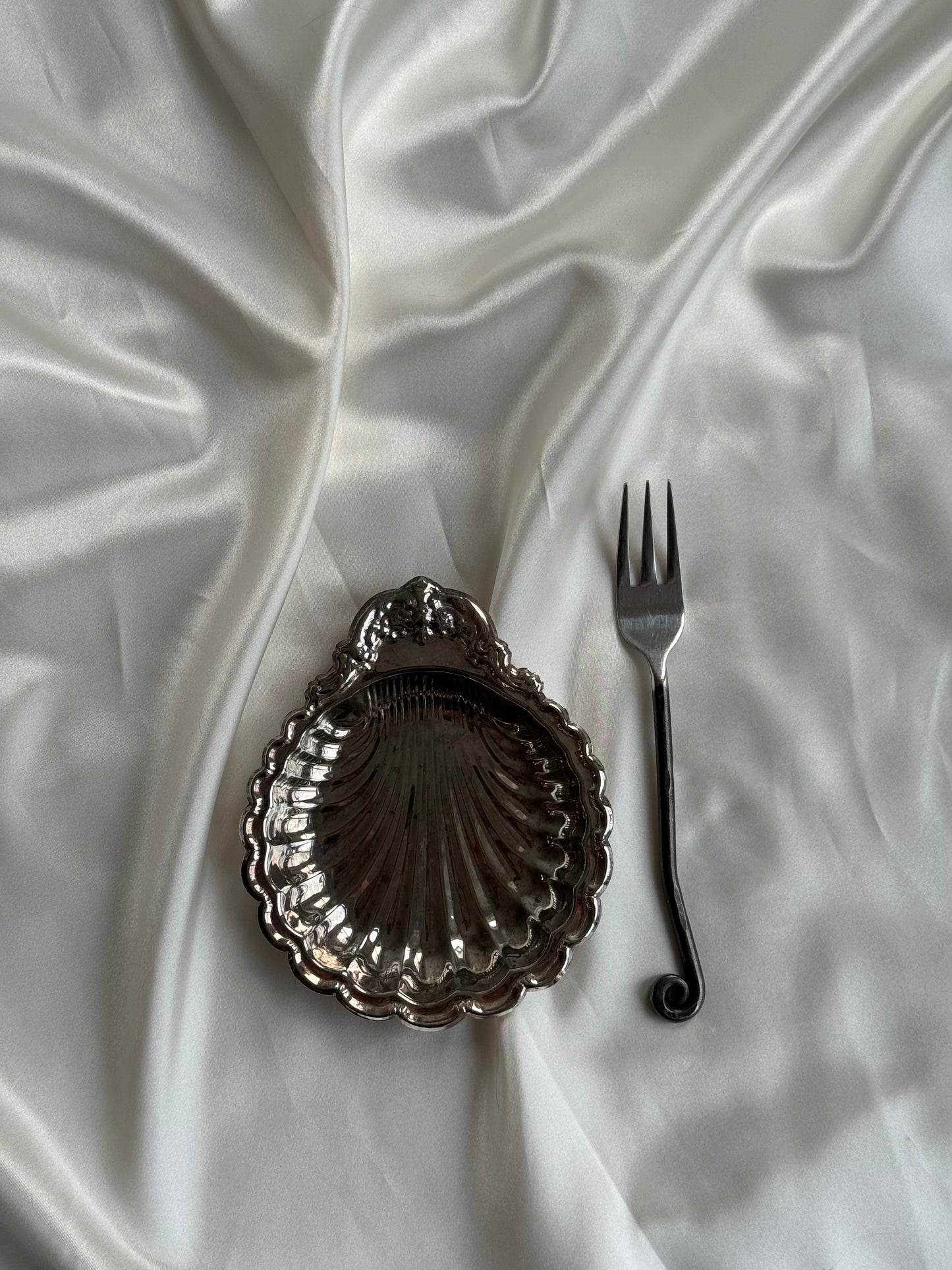 Vintage Shell-Shaped Trinket Dishes — Set of 4