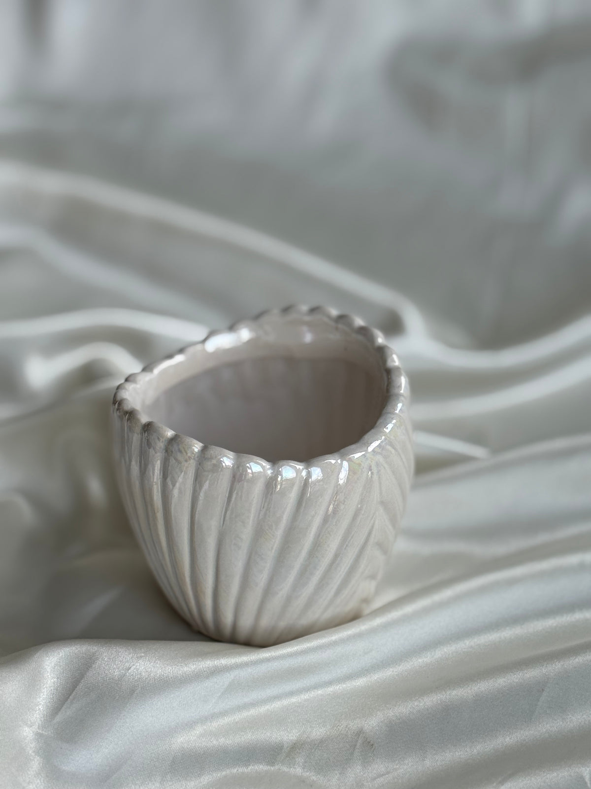Vintage Iridescent White Ceramic Clam Shell Planter