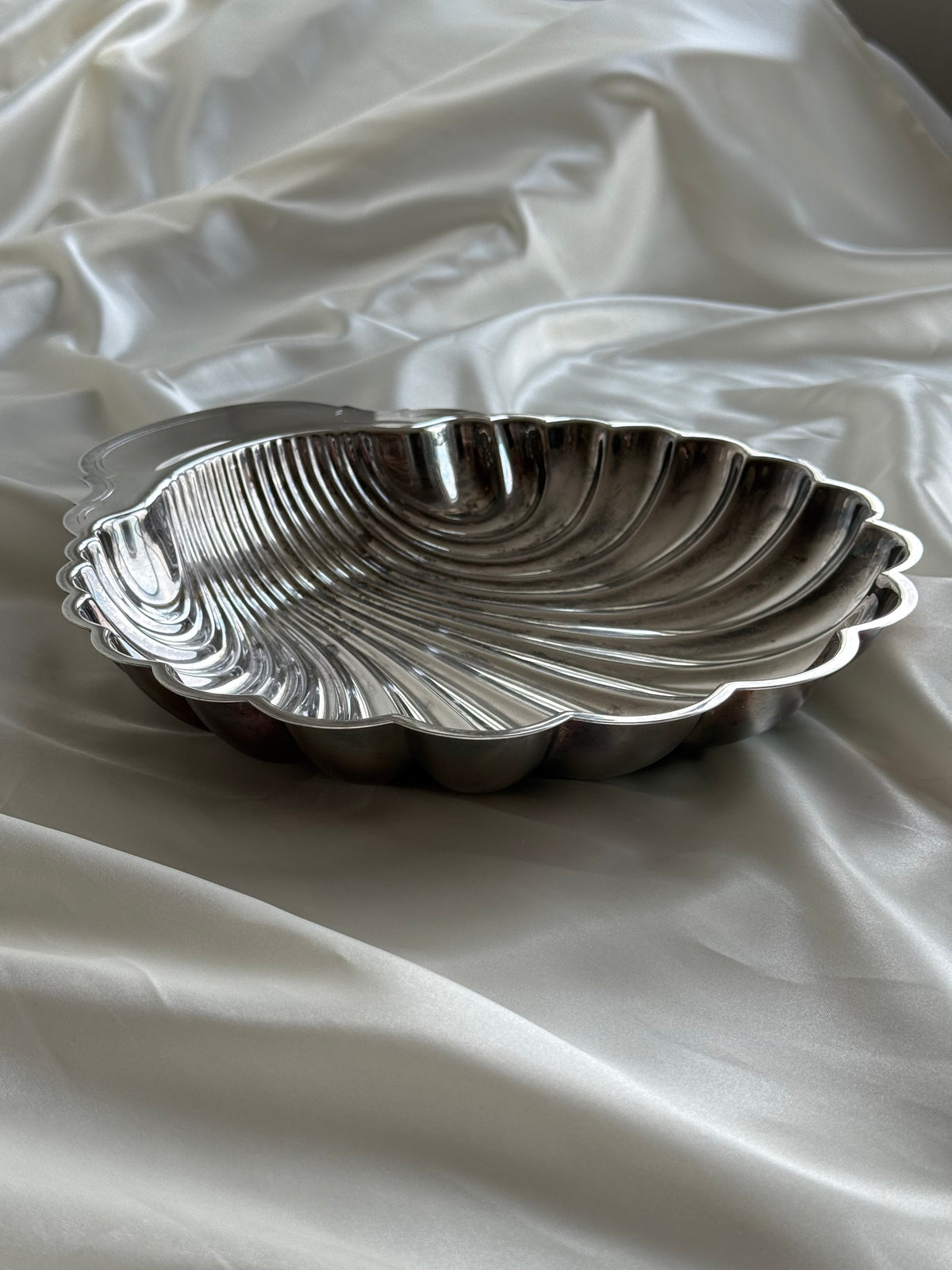 Vintage Rogers Silver-Plated Scallop Shell Serving Dish – Large 12”