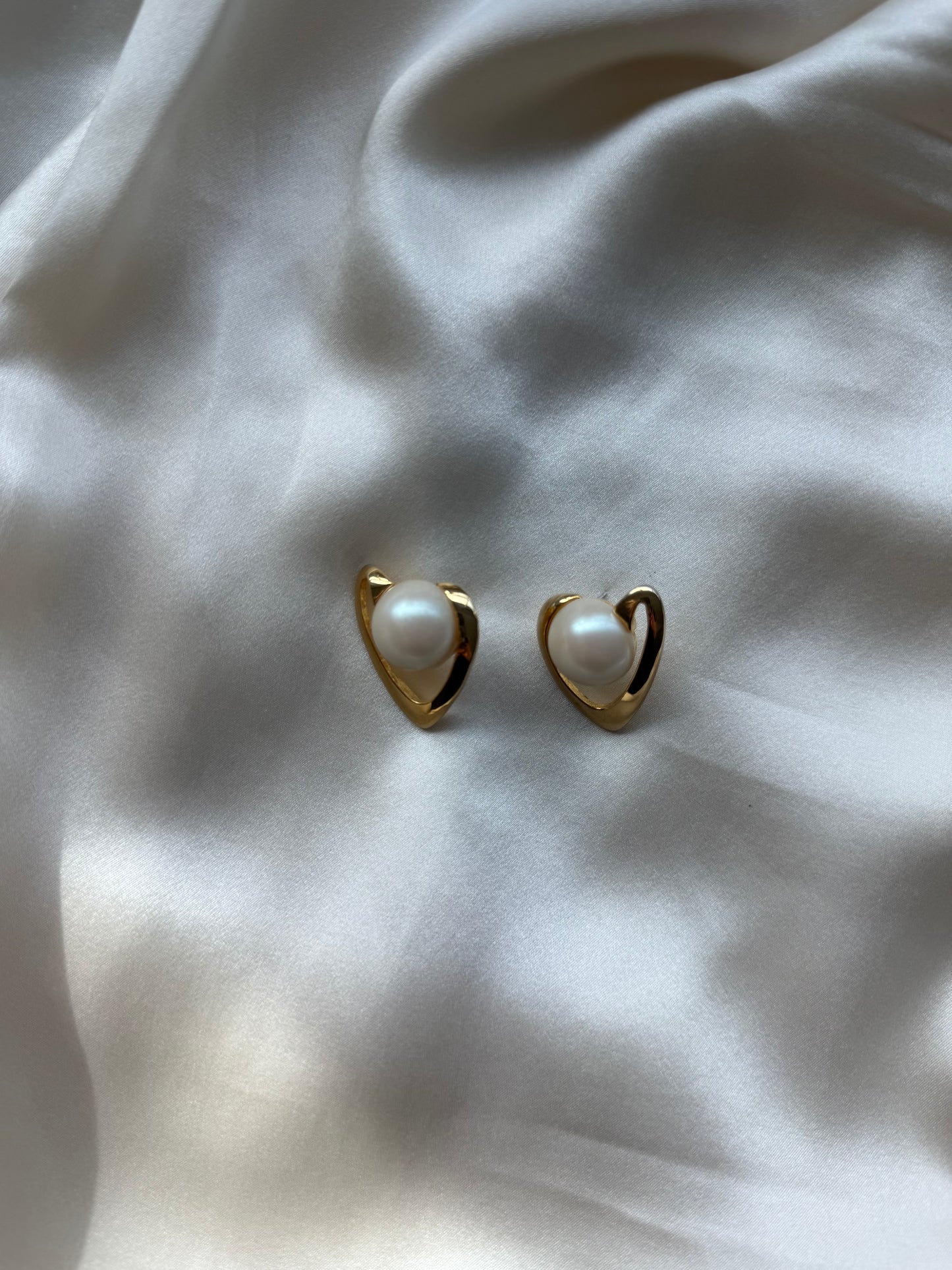 Vintage Gold Tone Earrings with Pearls