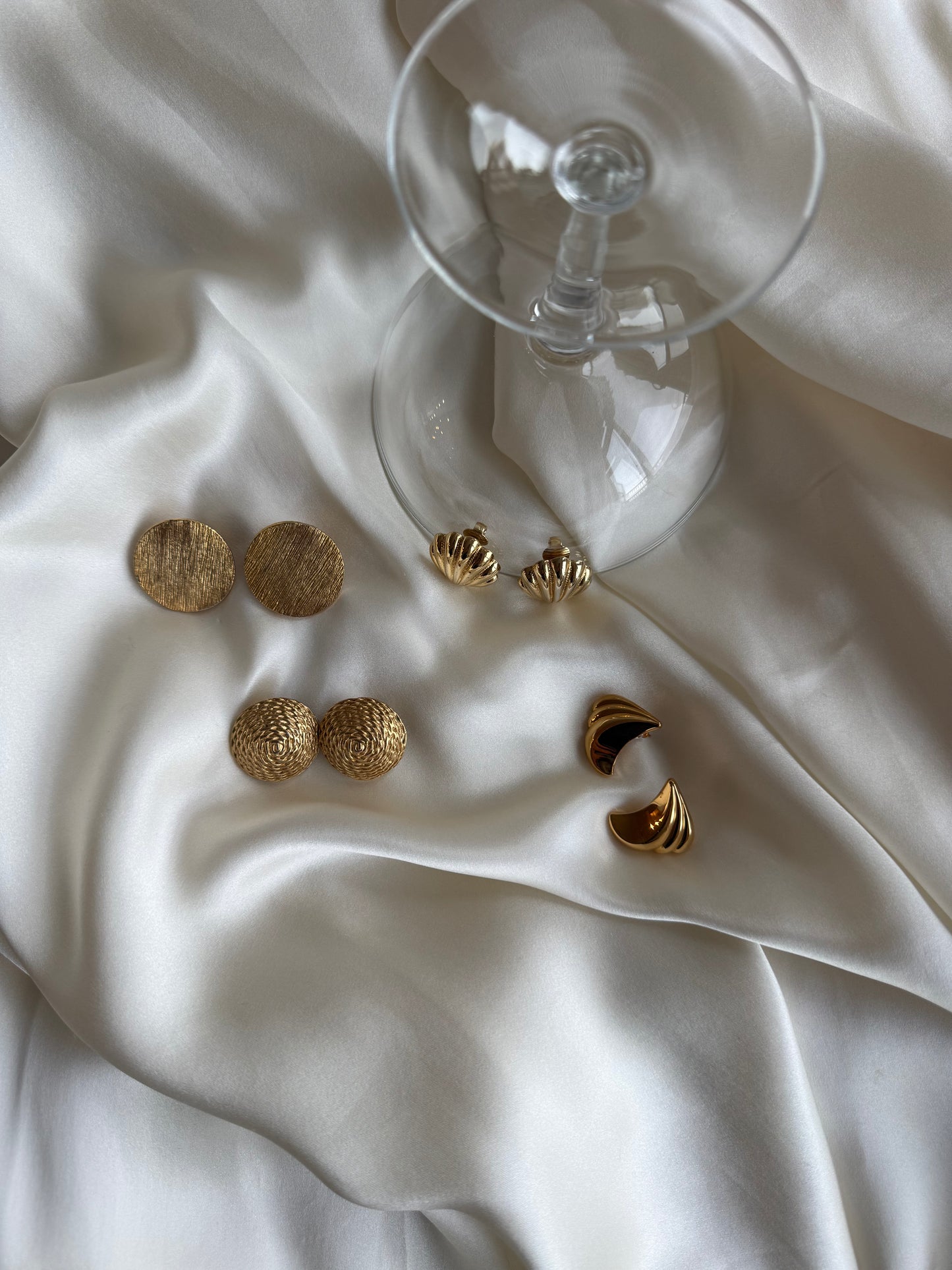 Vintage Gold Shell Clip-On Earrings