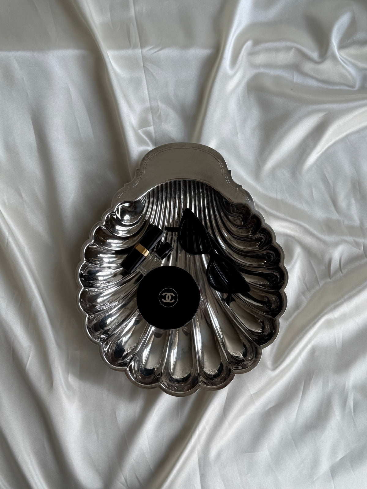 Vintage Rogers Silver-Plated Scallop Shell Serving Dish – Large 12”
