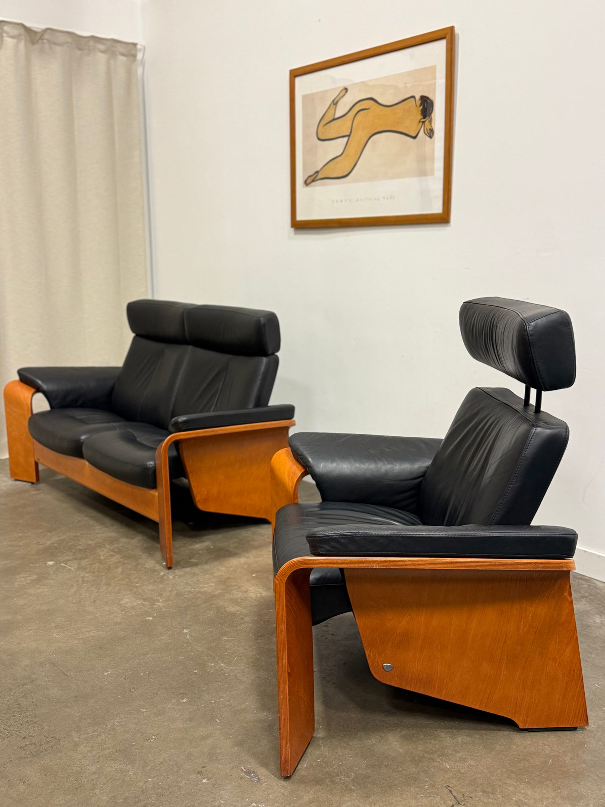 Stressless Pegasus loveseat and armchair by Ekornes, crafted in Norway