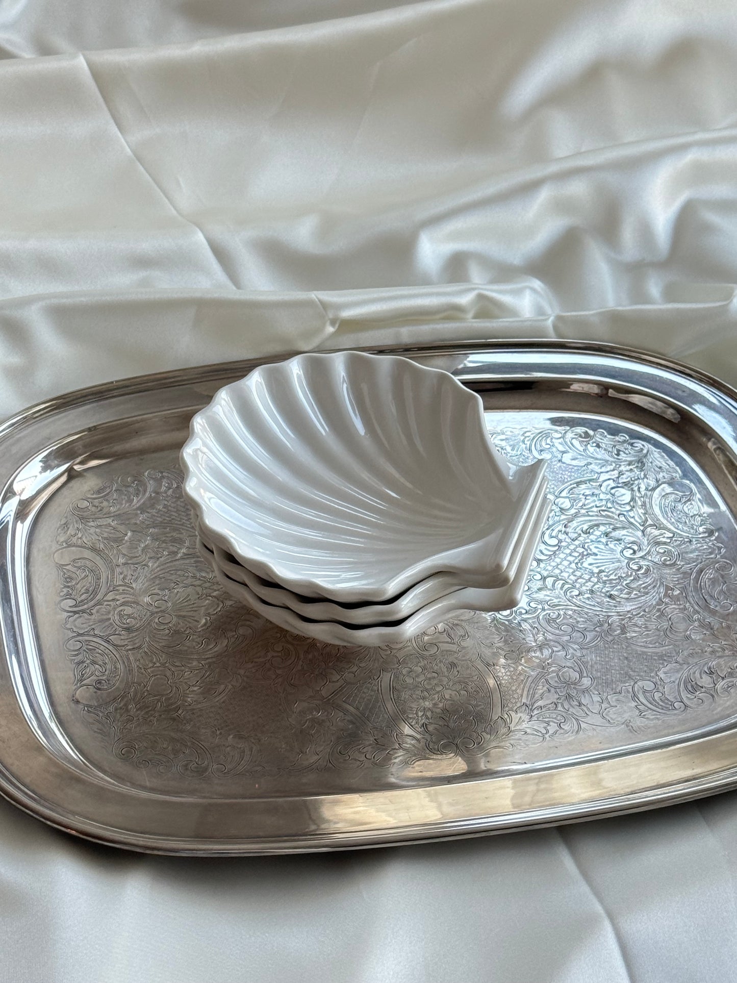 Vintage White Ceramic Shell Bowls – Set of 3