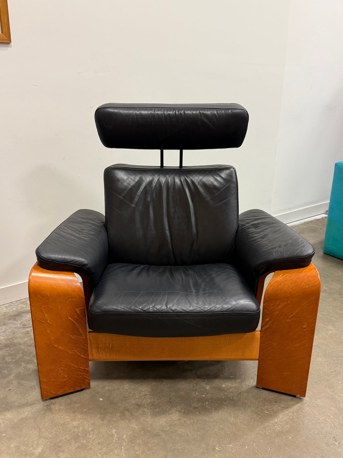 Stressless Pegasus loveseat and armchair by Ekornes, crafted in Norway