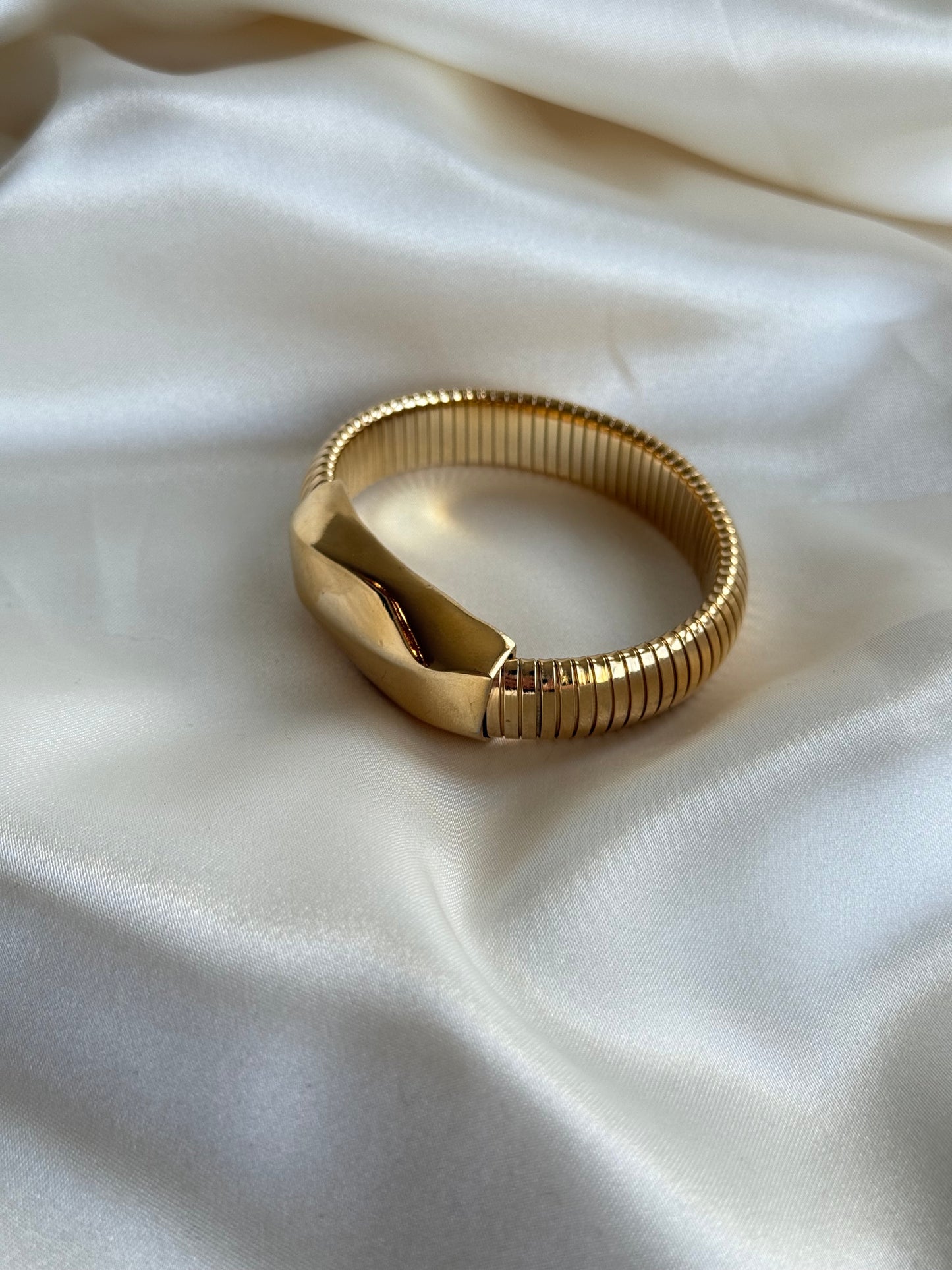 Vintage Gold-Tone Sculptural Stretch Bracelet