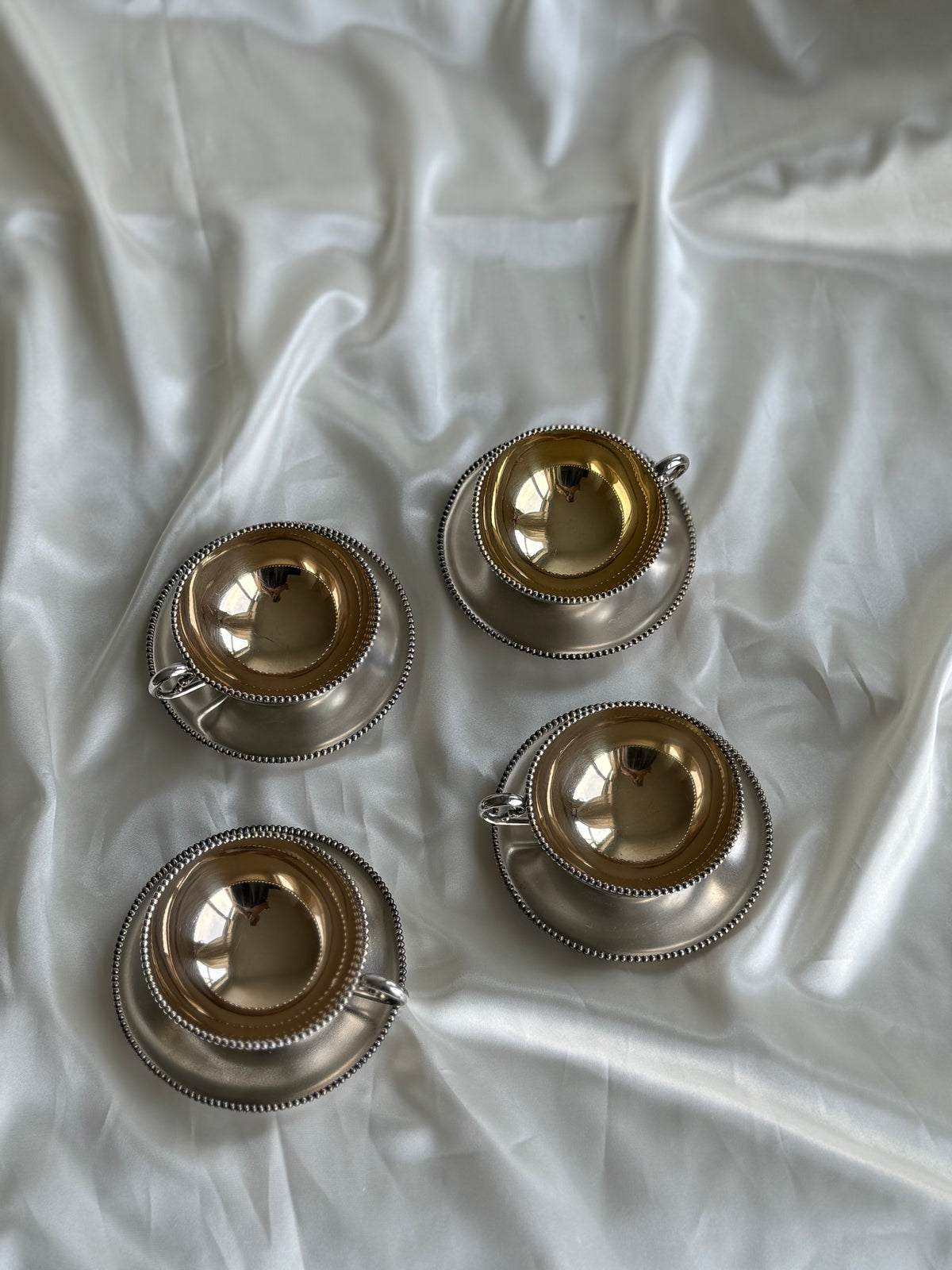 Vintage Meriden Company Silver-Plated Teacups & Saucers – Set of Four