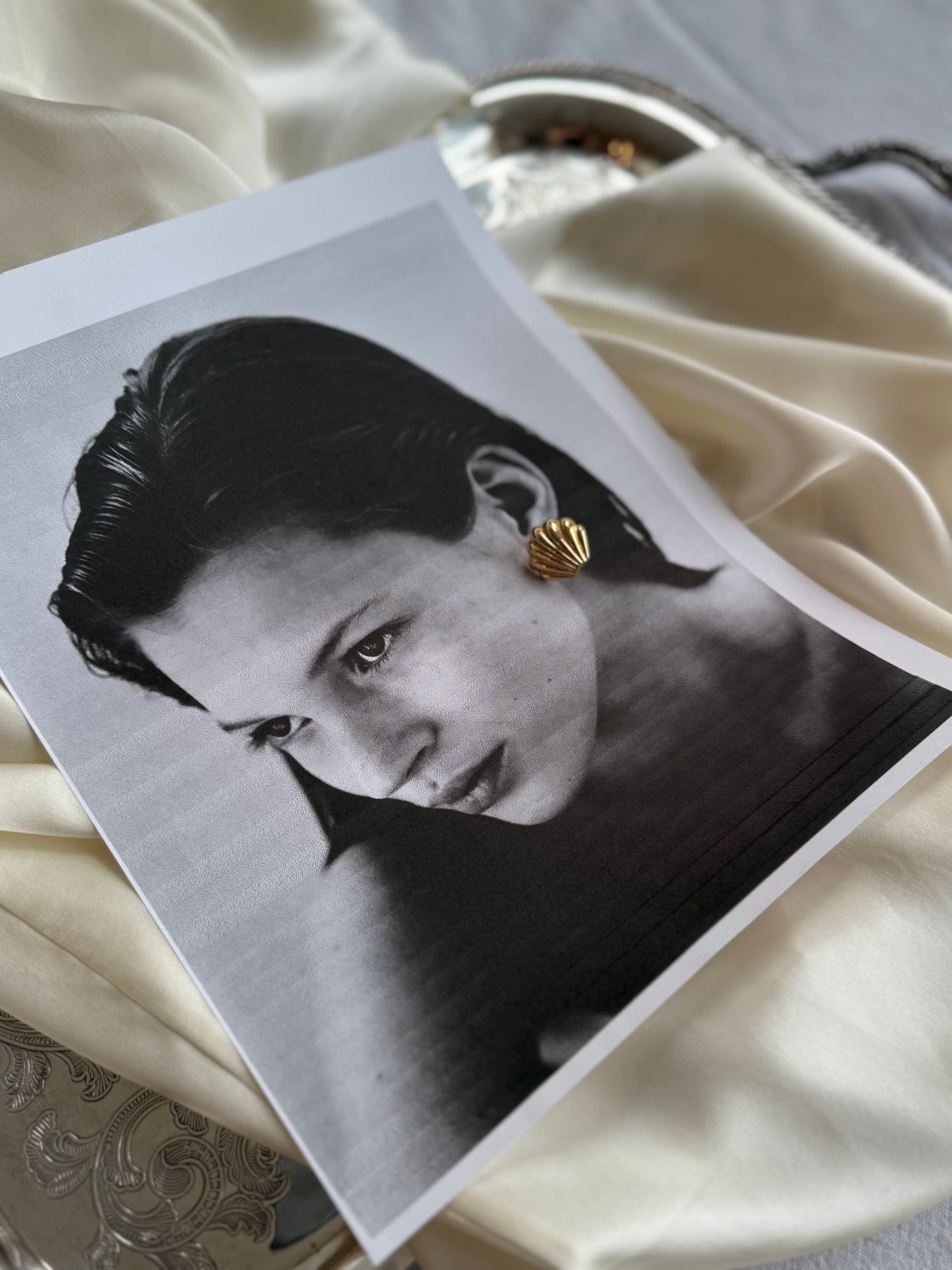 Vintage Gold Shell Clip-On Earrings
