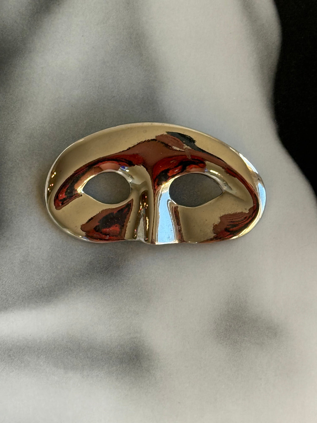 Vintage Silver Tone Masquerade Mask Brooch – Modernist Statement Jewelry