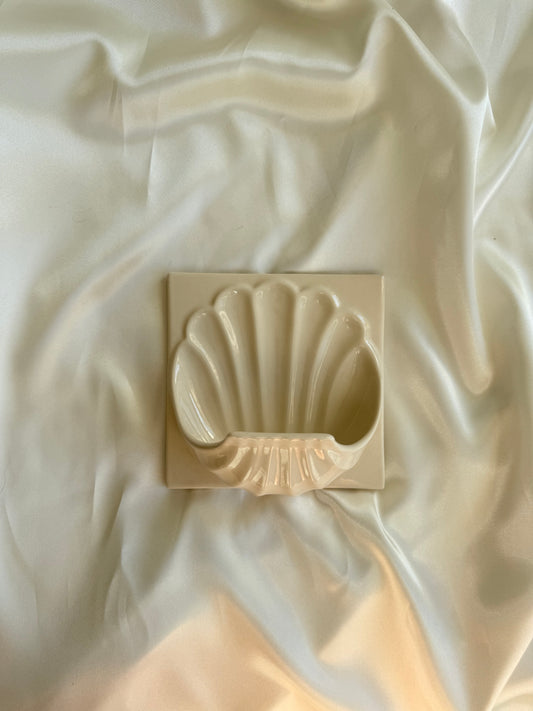 Vintage Ceramic Shell Soap Dish / Wall Pocket