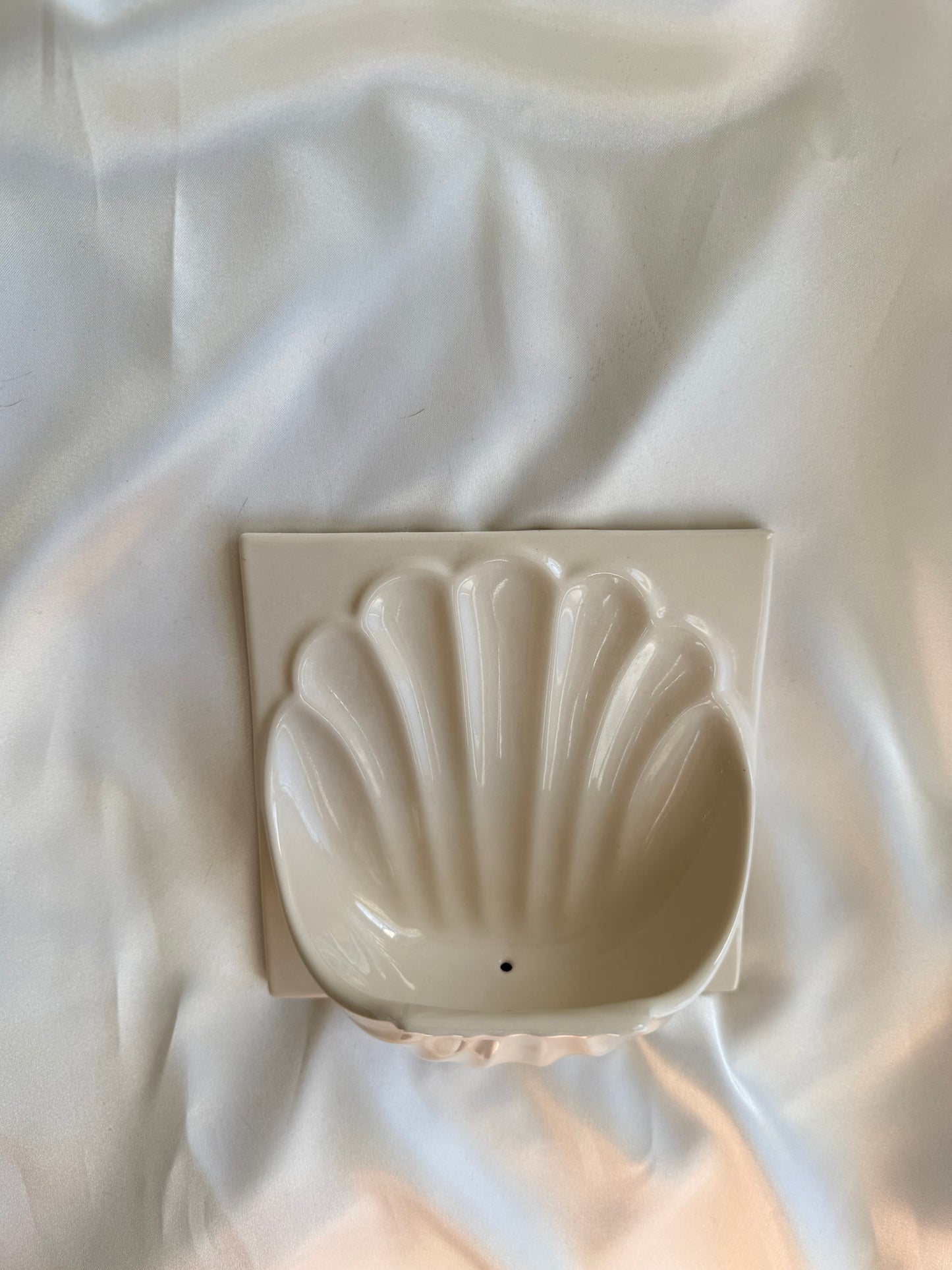 Vintage Ceramic Shell Soap Dish / Wall Pocket