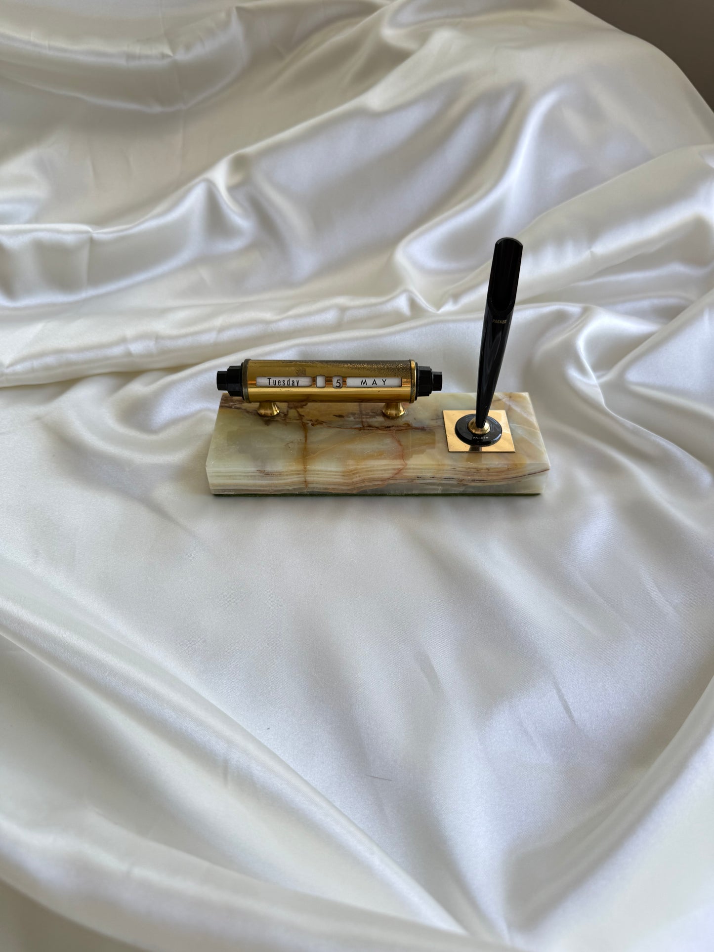 Vintage onyx Desk Calendar & Pen Holder