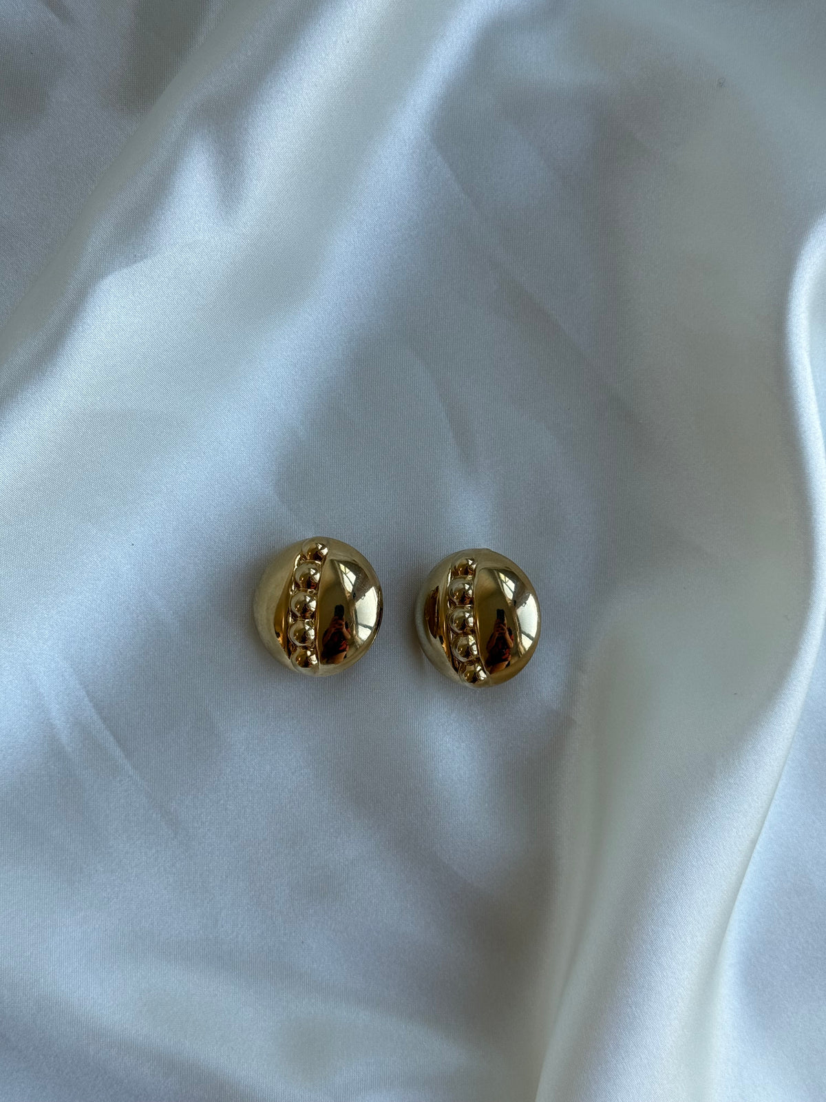 Vintage Lightweight Gold-Toned Clip-On Earrings