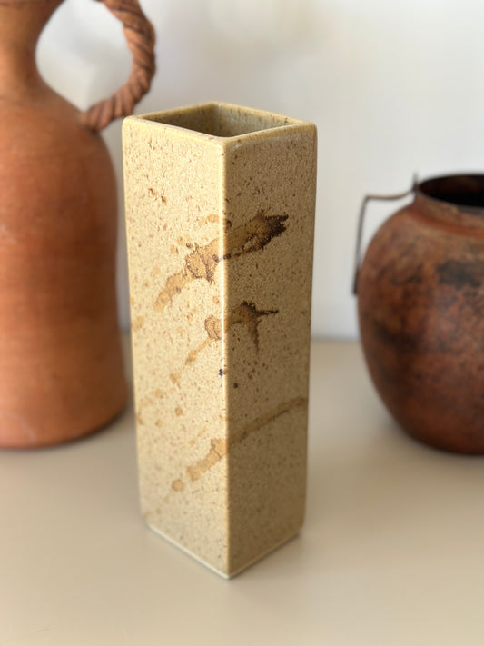 Handcrafted Pottery Vase – Minimalist Rectangular Design