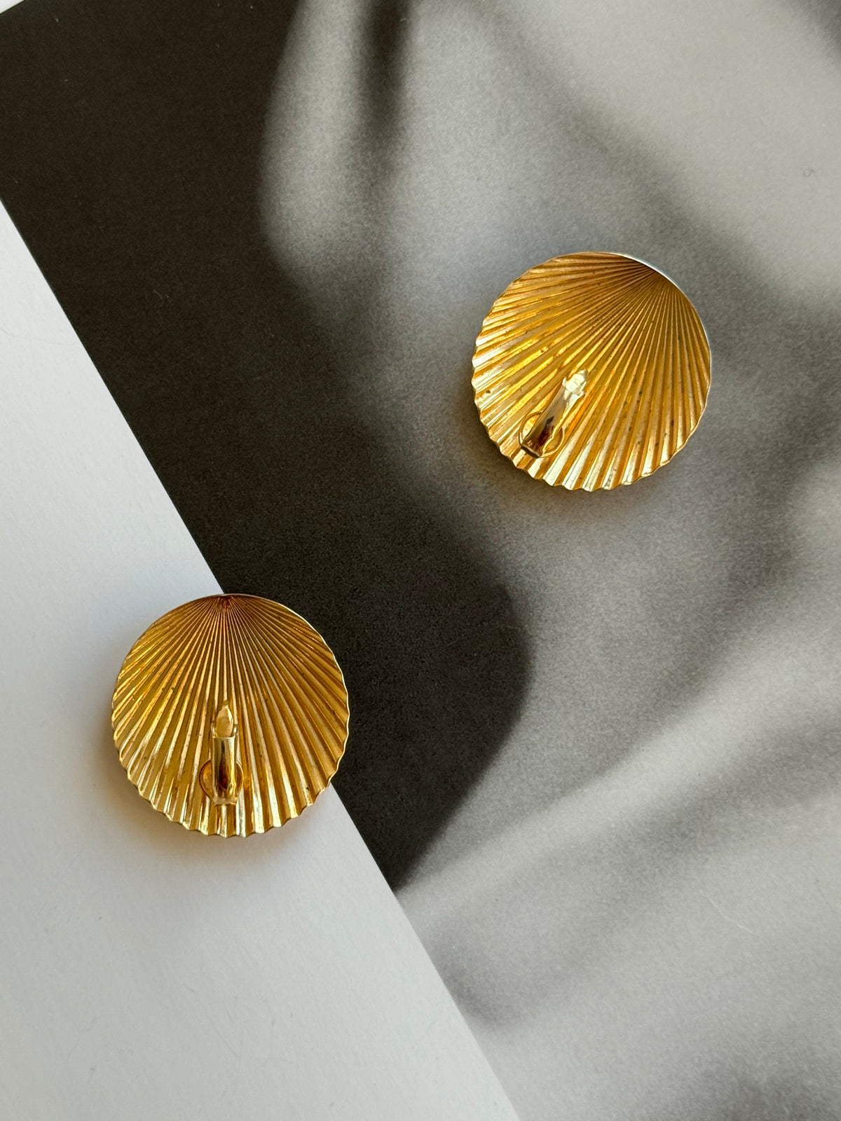 Vintage Gold-Tone Shell Clip-On Earrings