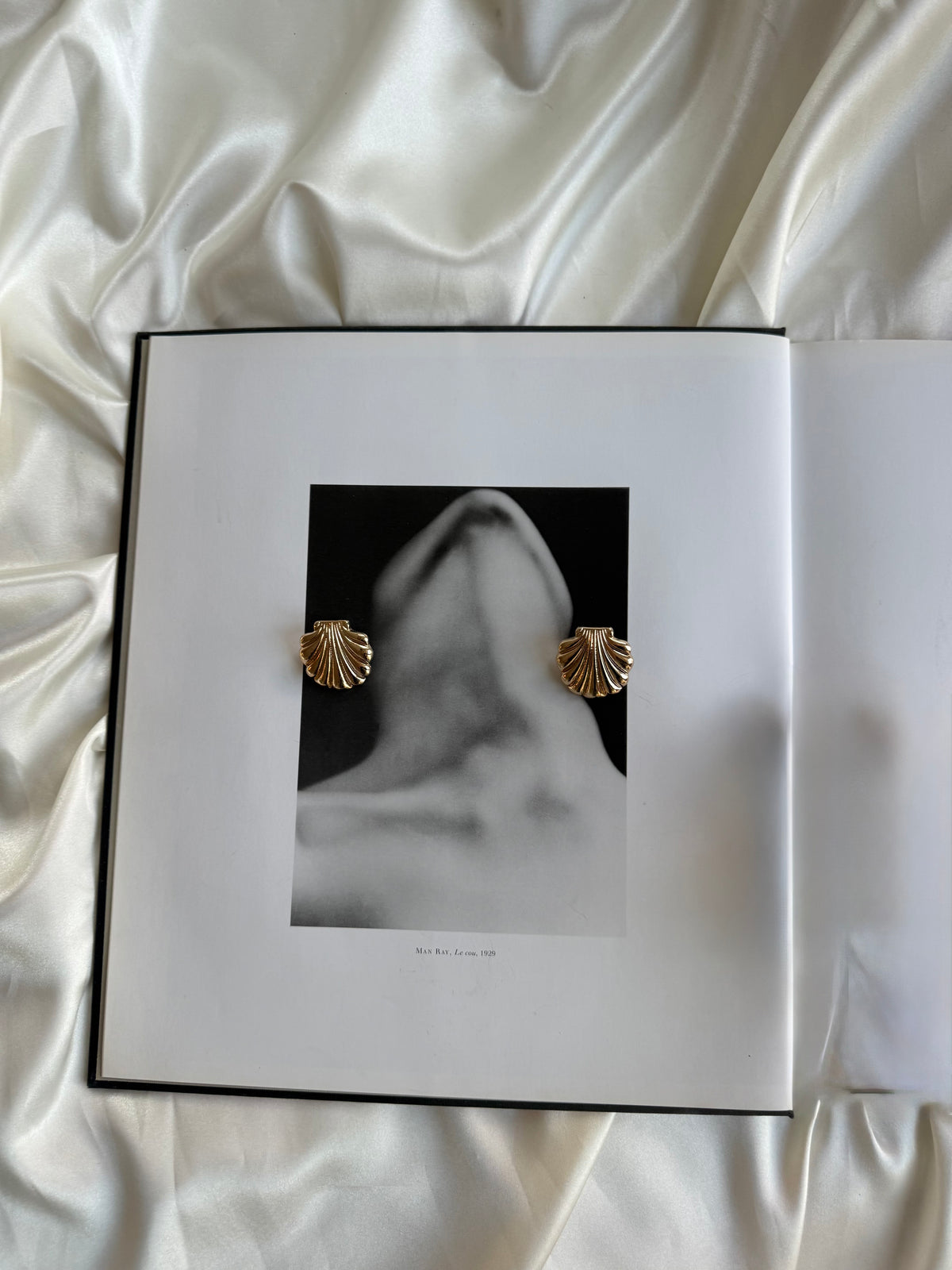 Vintage Gold Tone Scallop Shell Earrings