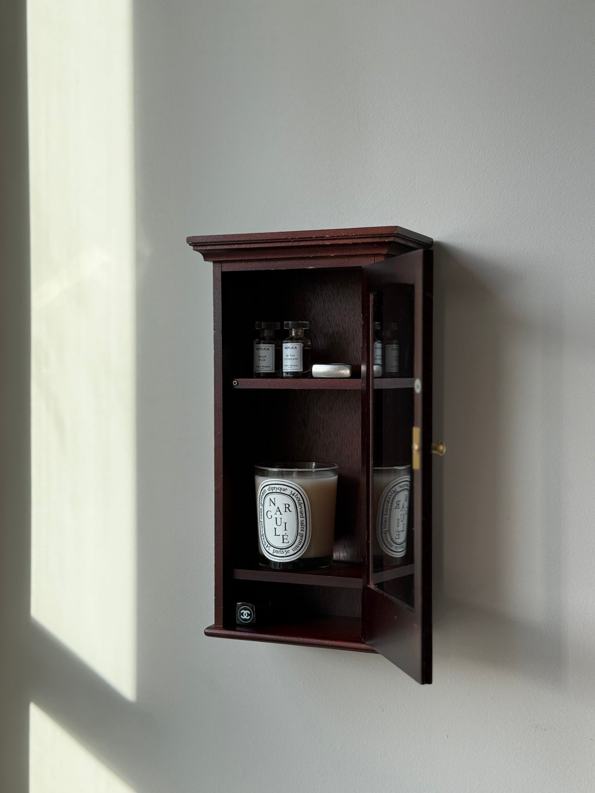 Vintage Mahogany-Tone Wall Display Cabinet with Glass Door