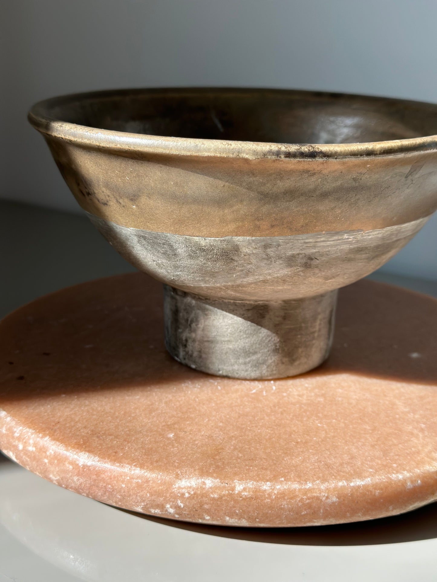 Ceramic pedestal bowl