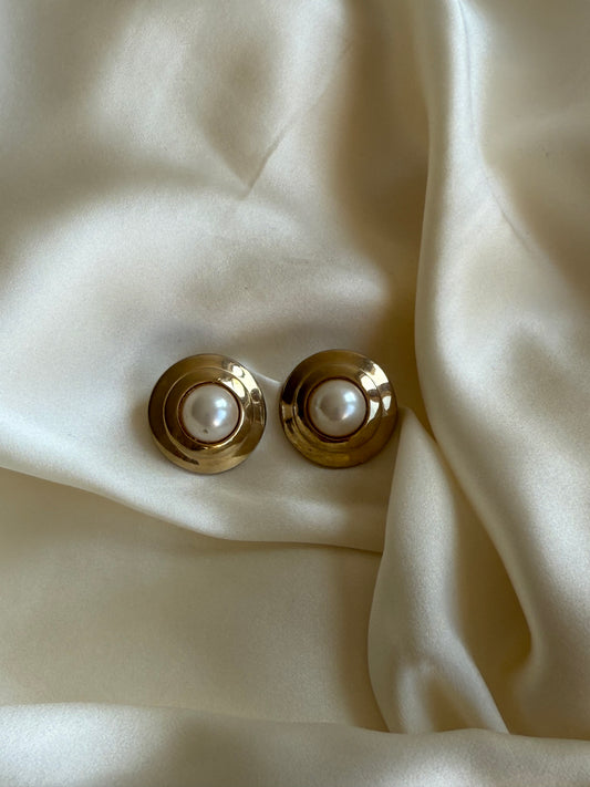 Vintage Stud Earrings – Pearl Look & Gold-Tone Finish
