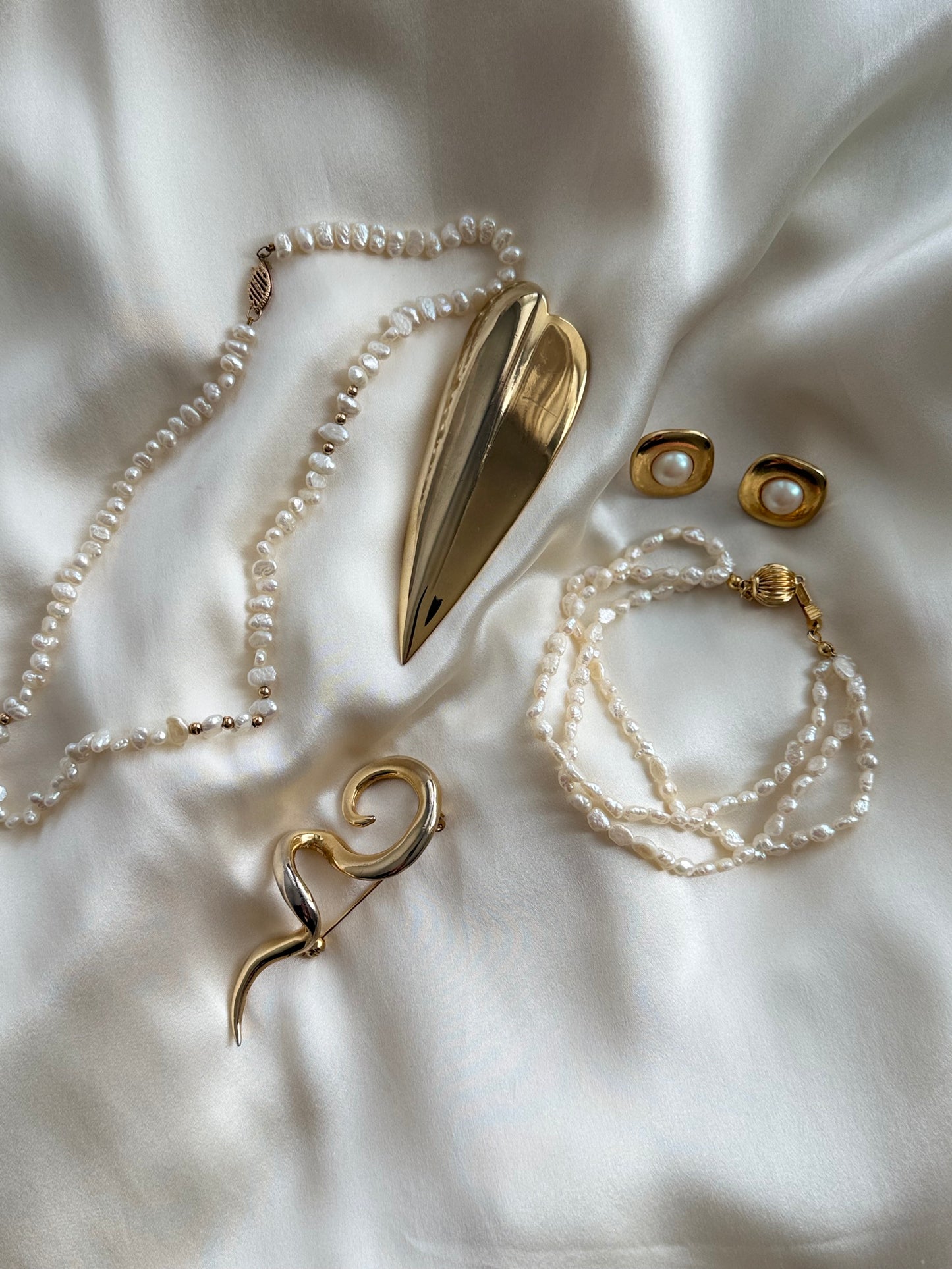 Vintage Freshwater Pearl Necklace with 14K Gold Clasp – 16”