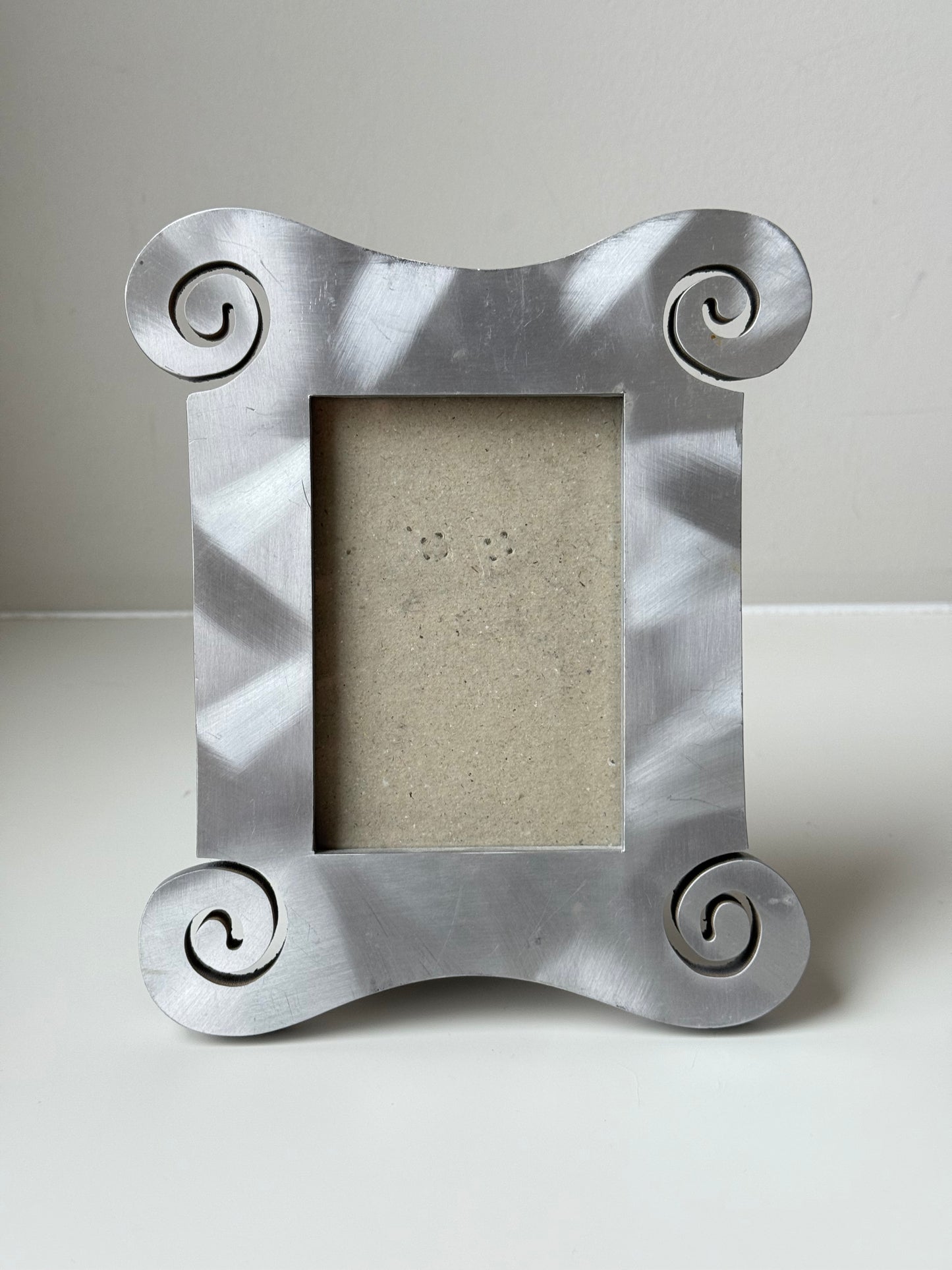 Sculptural photo frame