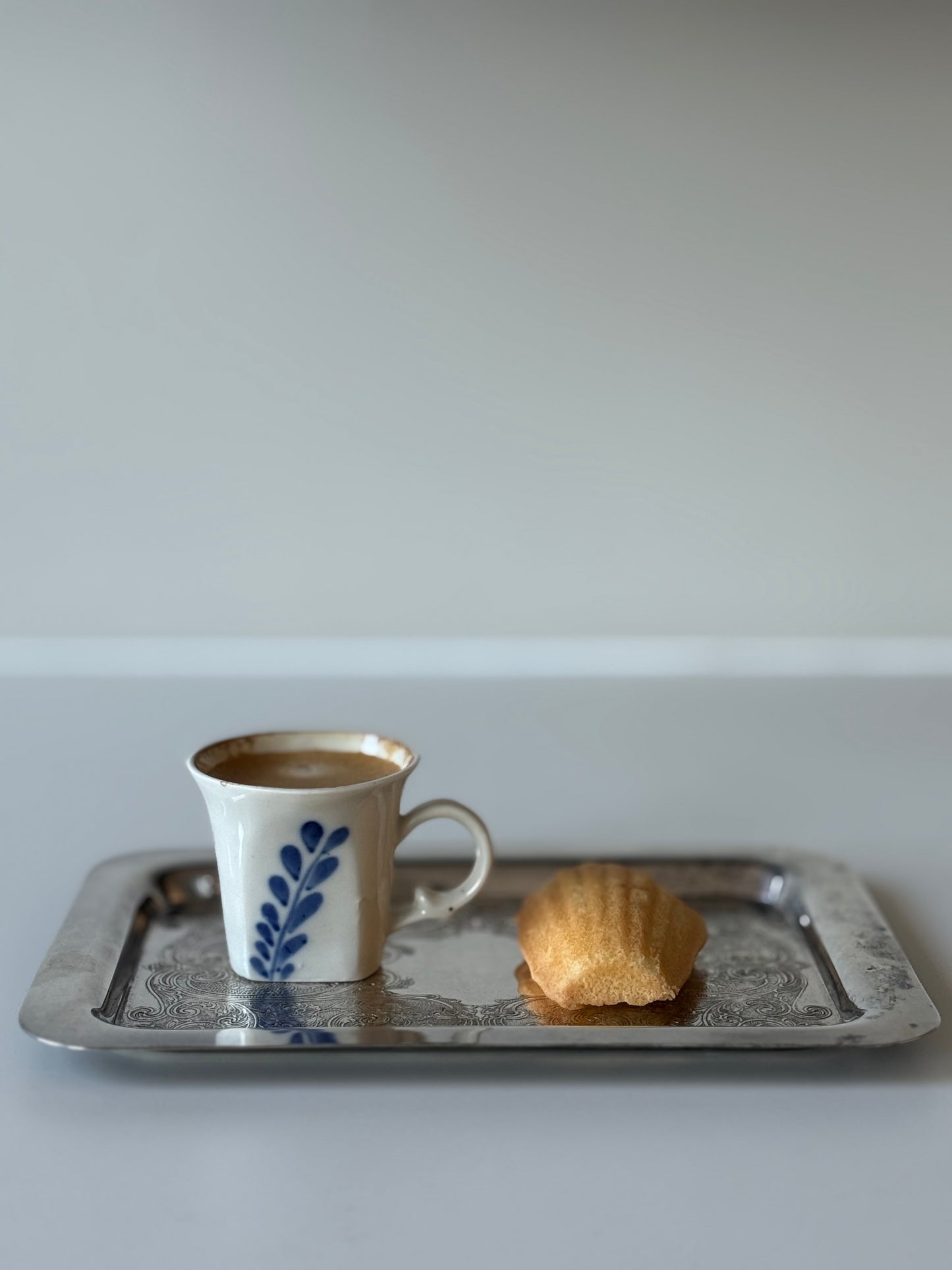 Set of 4 Hand-Painted Ceramic Espresso Cups – Blue Leaf Motif