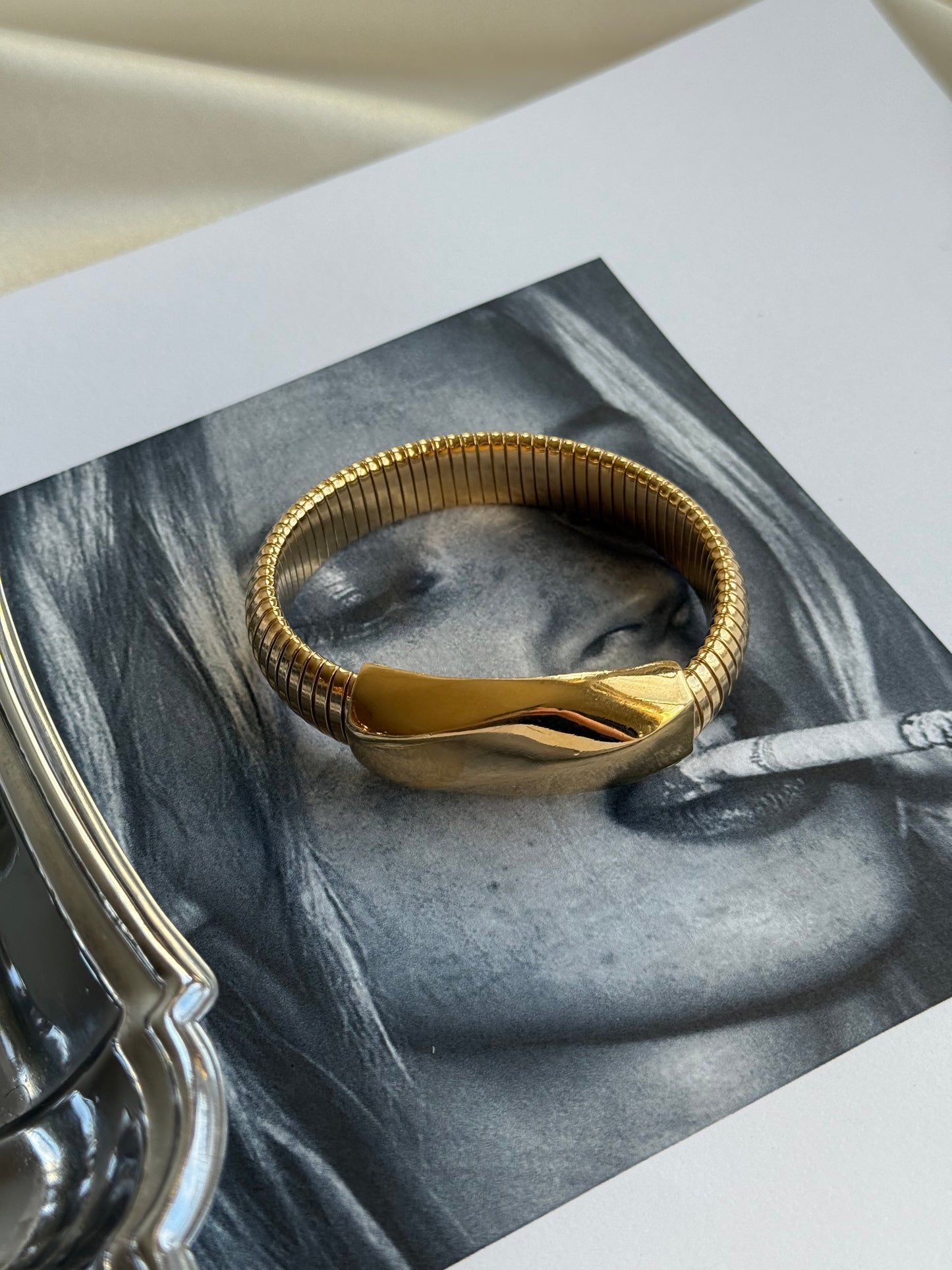 Vintage Gold-Tone Sculptural Stretch Bracelet