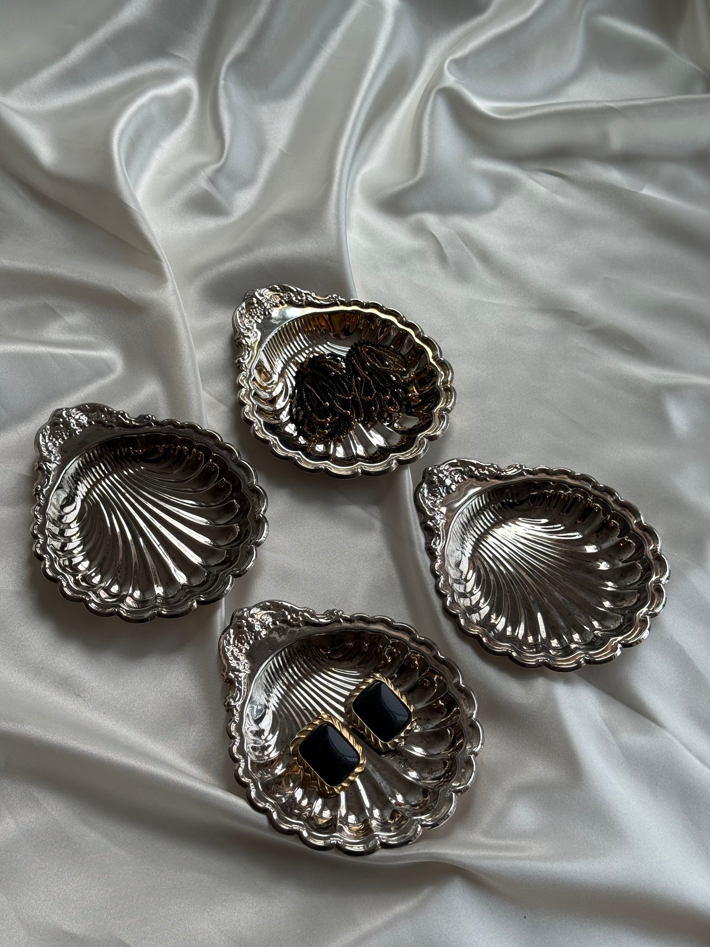 Vintage Shell-Shaped Trinket Dishes — Set of 4