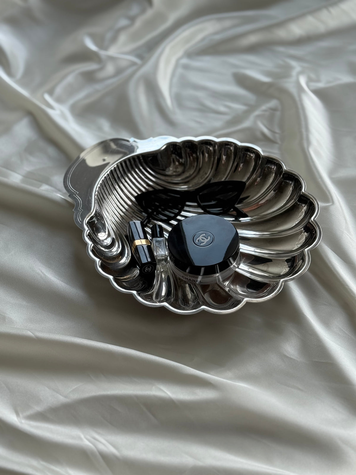 Vintage Rogers Silver-Plated Scallop Shell Serving Dish – Large 12”