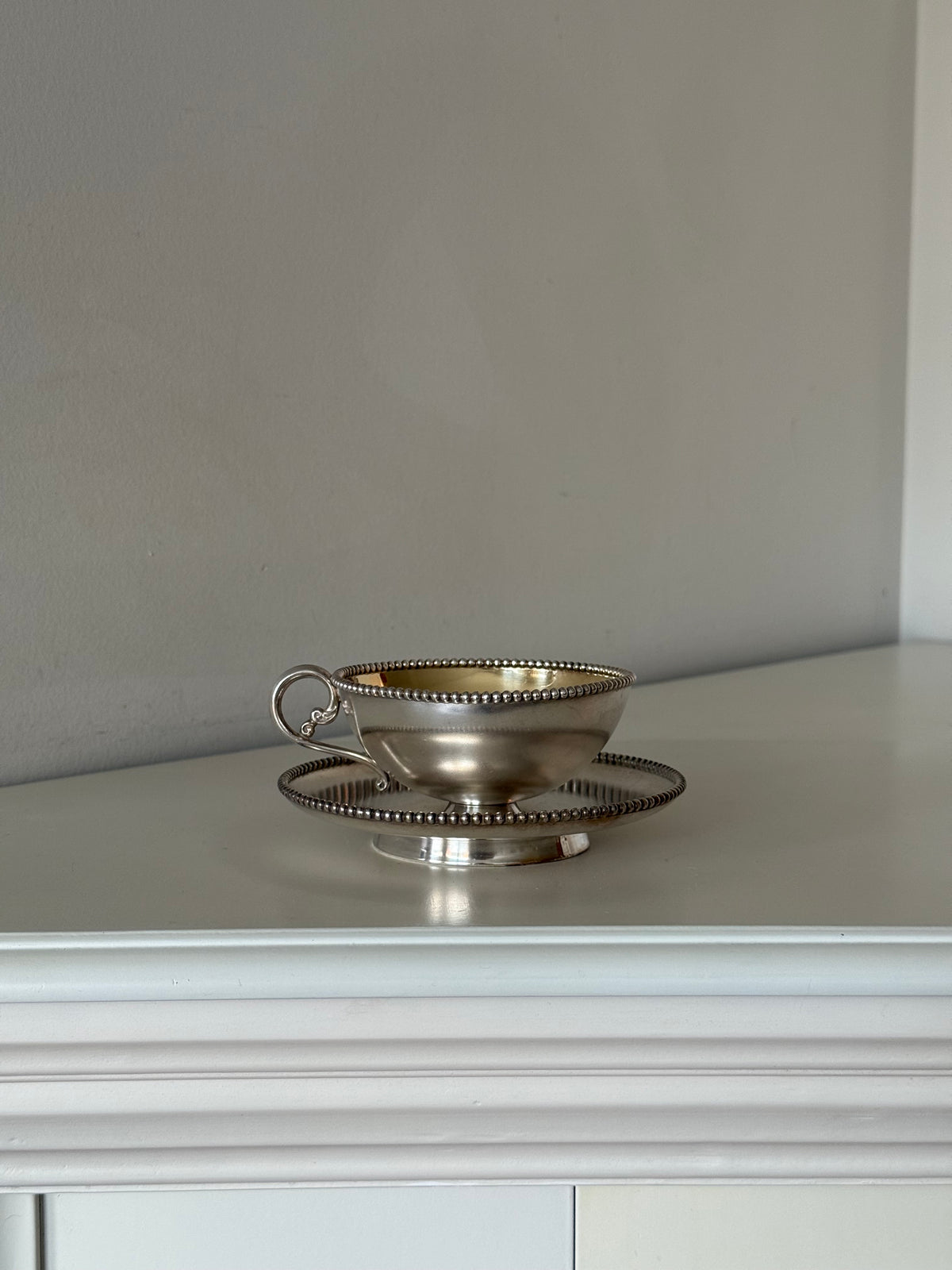 Vintage Meriden Company Silver-Plated Teacups & Saucers – Set of Four