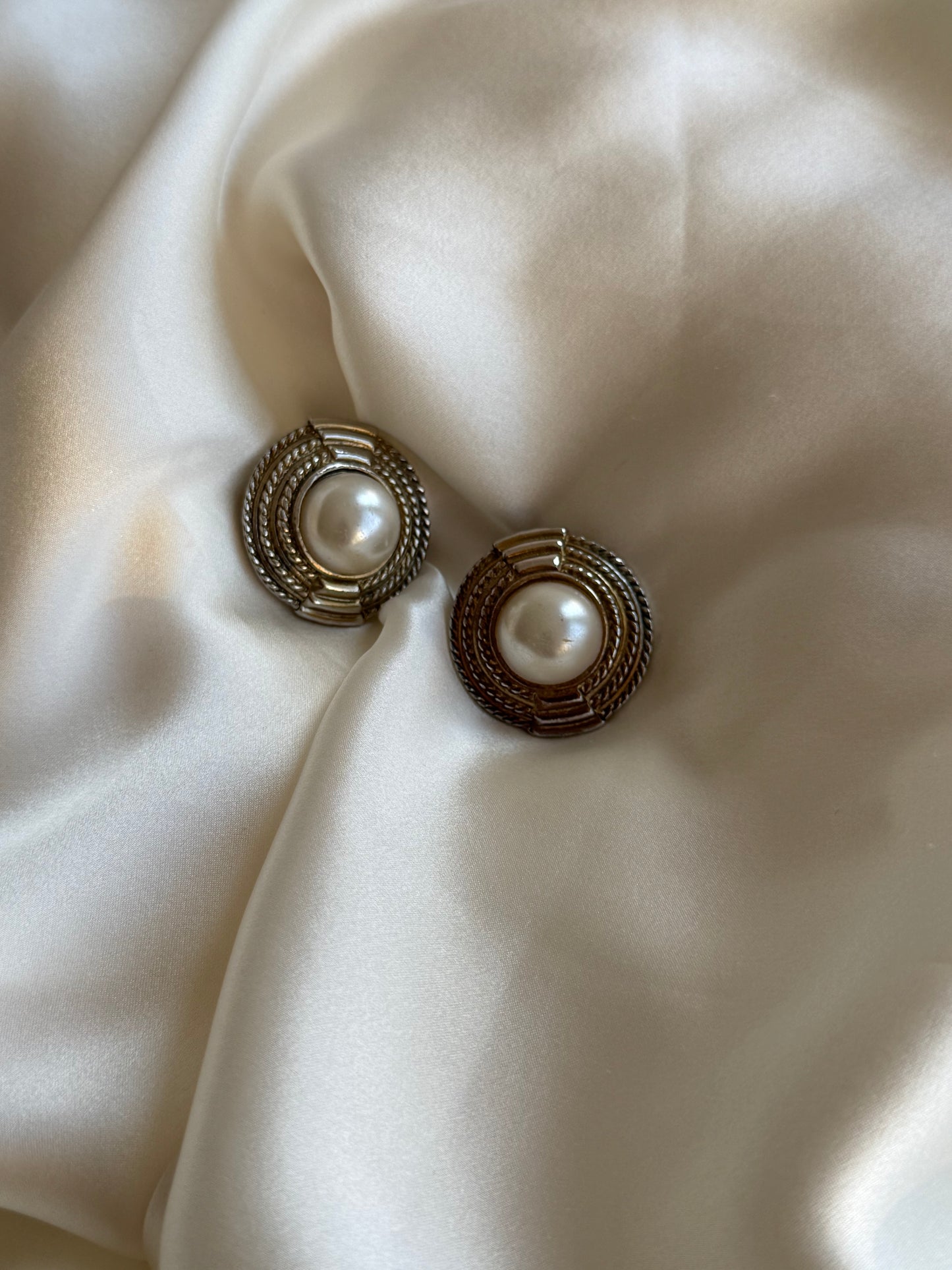Vintage Clip-On Earrings –  Pearl Look