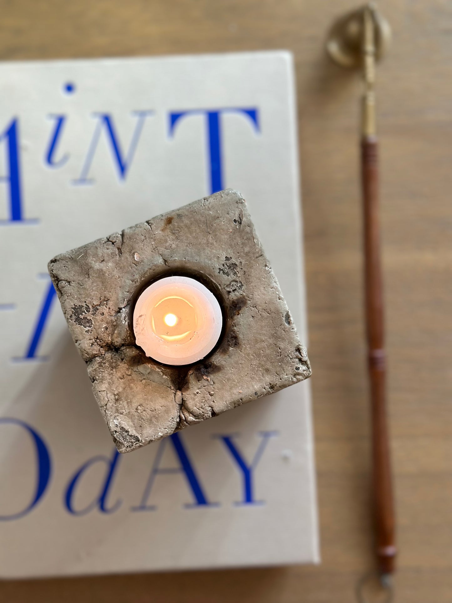 Concrete candleholder