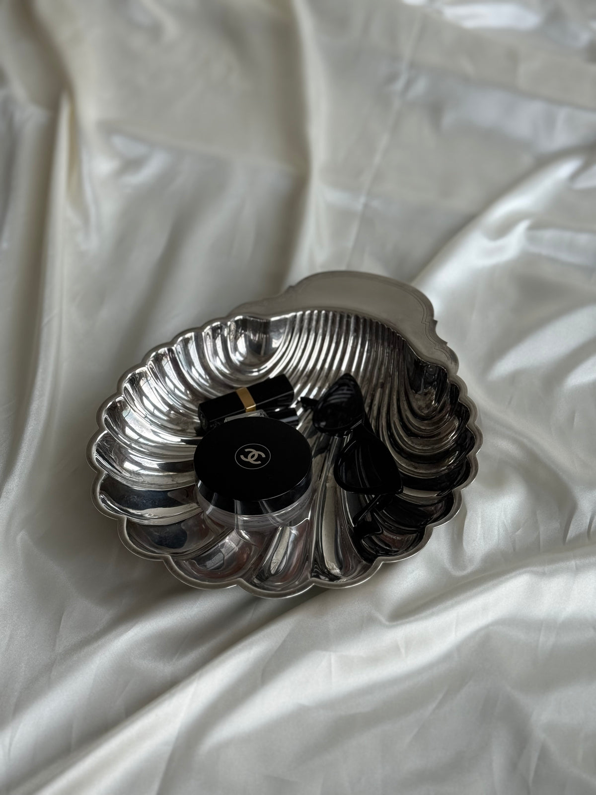 Vintage Rogers Silver-Plated Scallop Shell Serving Dish – Large 12”