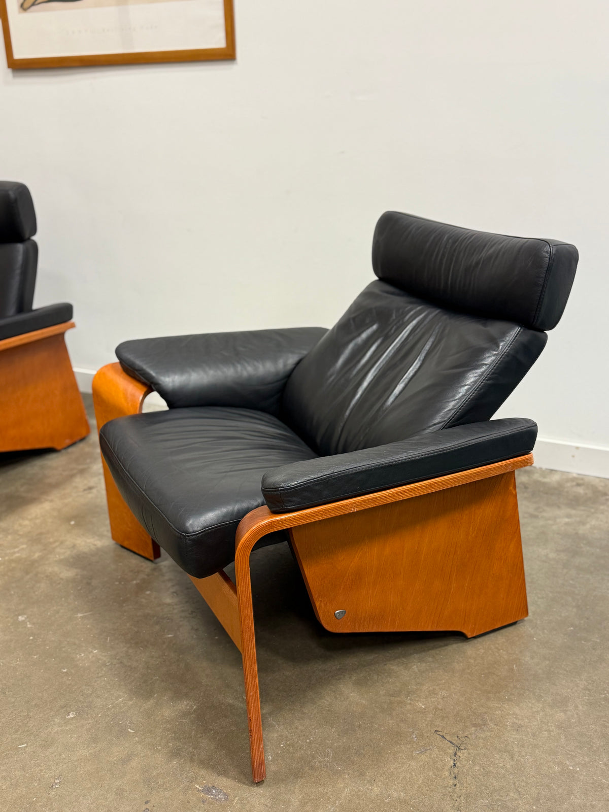 Stressless Pegasus loveseat and armchair by Ekornes, crafted in Norway