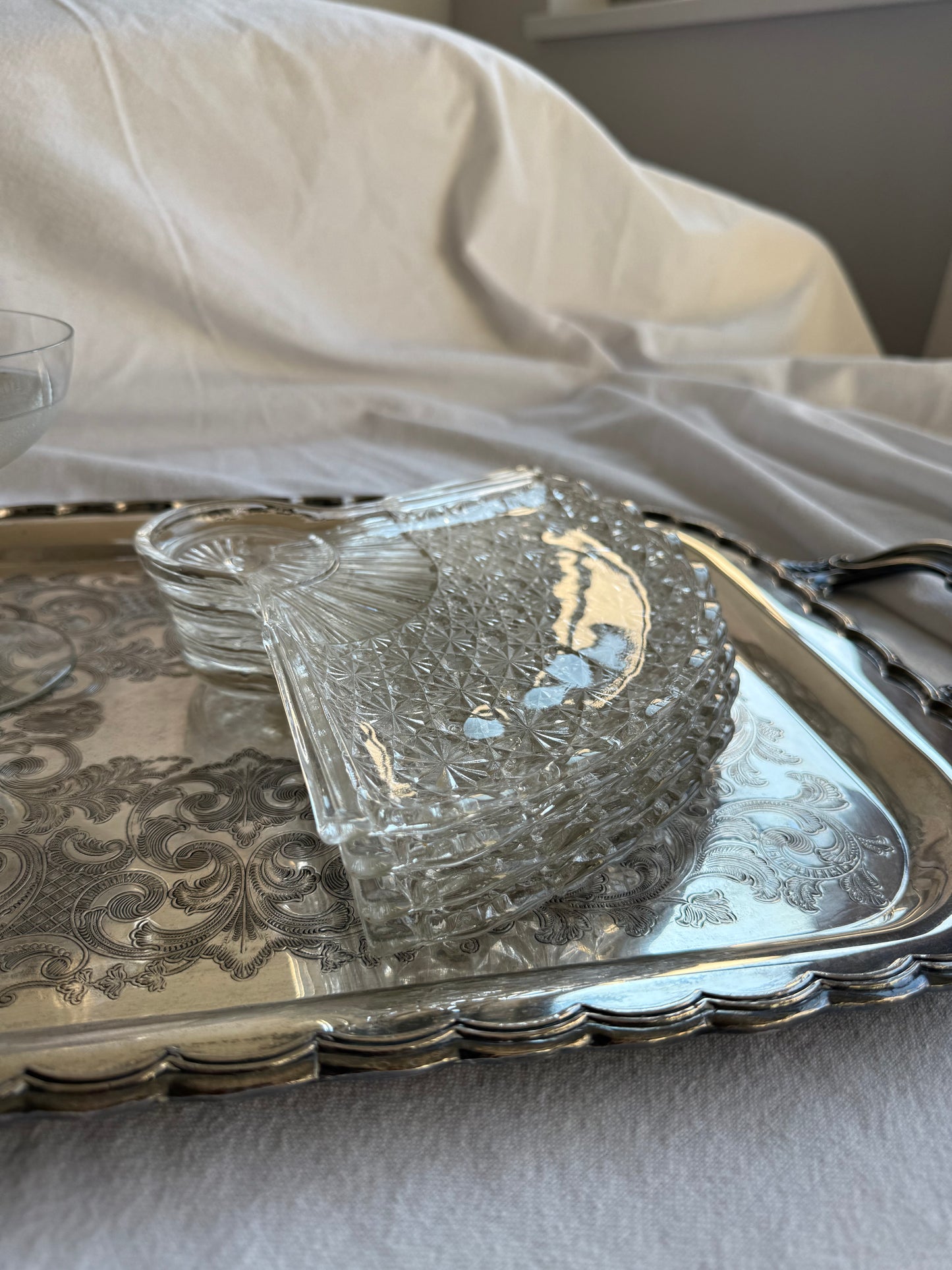 Vintage Pressed Glass Fan-Shaped Plates – Set of 4
