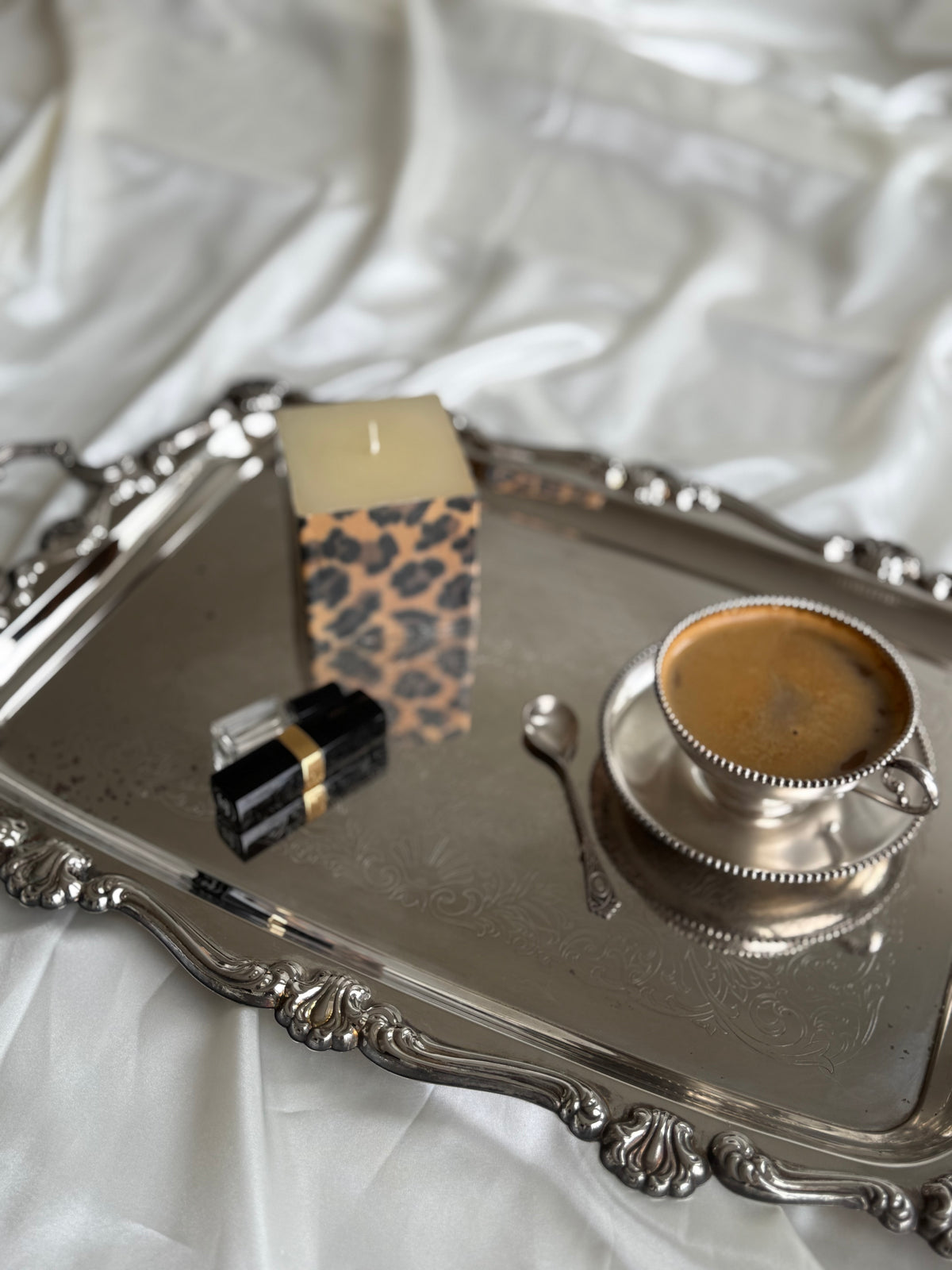Vintage Meriden Company Silver-Plated Teacups & Saucers – Set of Four