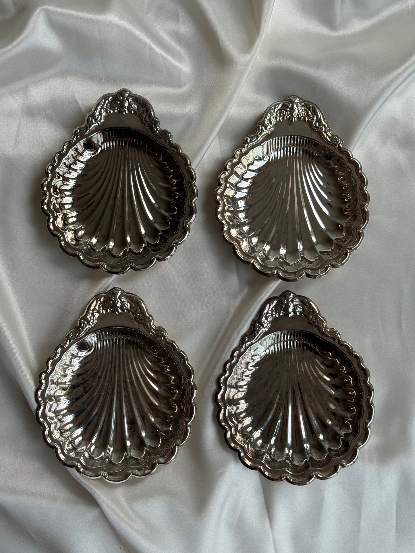 Vintage Shell-Shaped Trinket Dishes — Set of 4